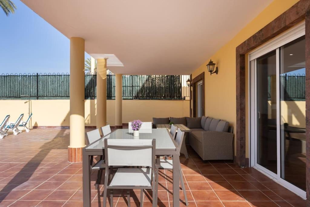Exclusive villa with private pool 1 kilometer from Los Cristianos Beach photo 2