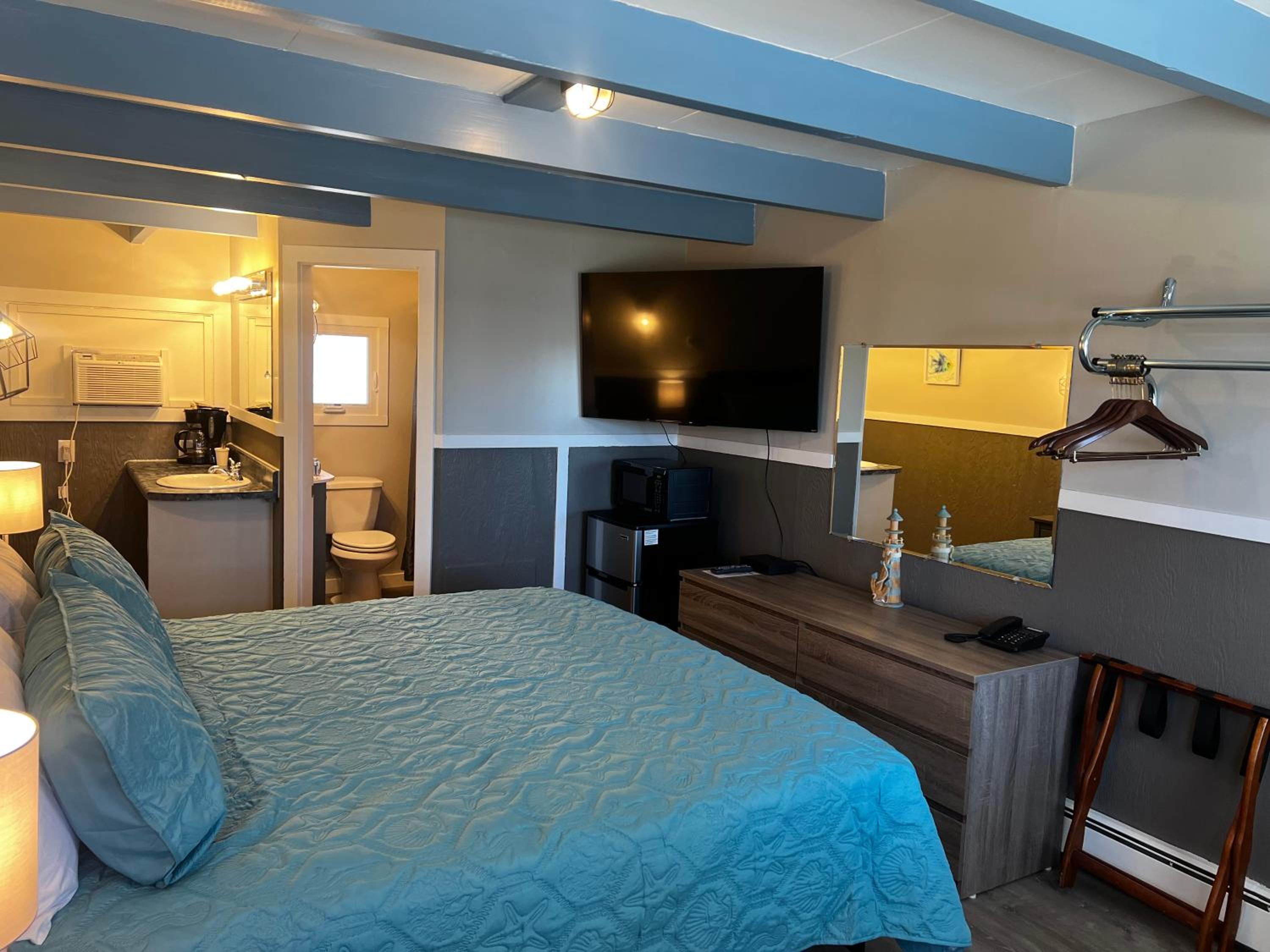 Claddagh Motel & Suites