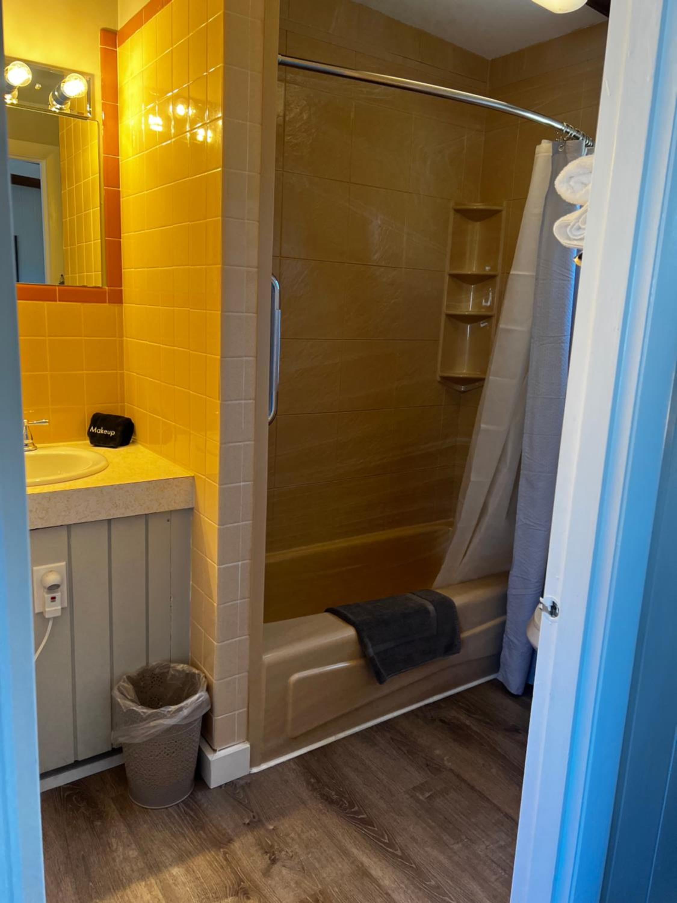 Claddagh Motel & Suites