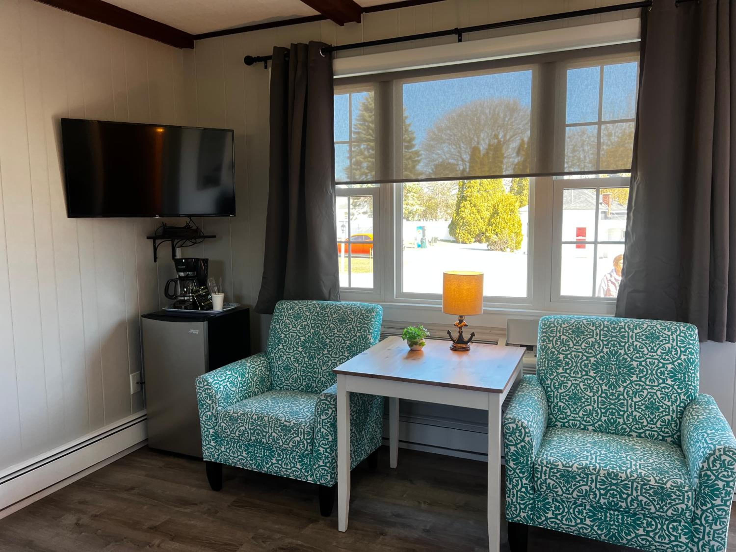 Claddagh Motel & Suites