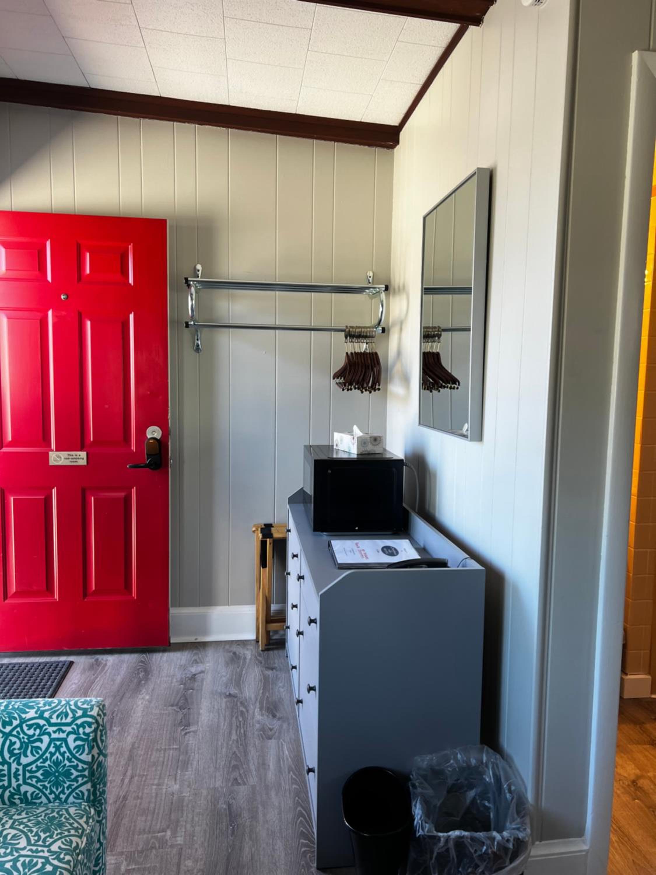 Claddagh Motel & Suites