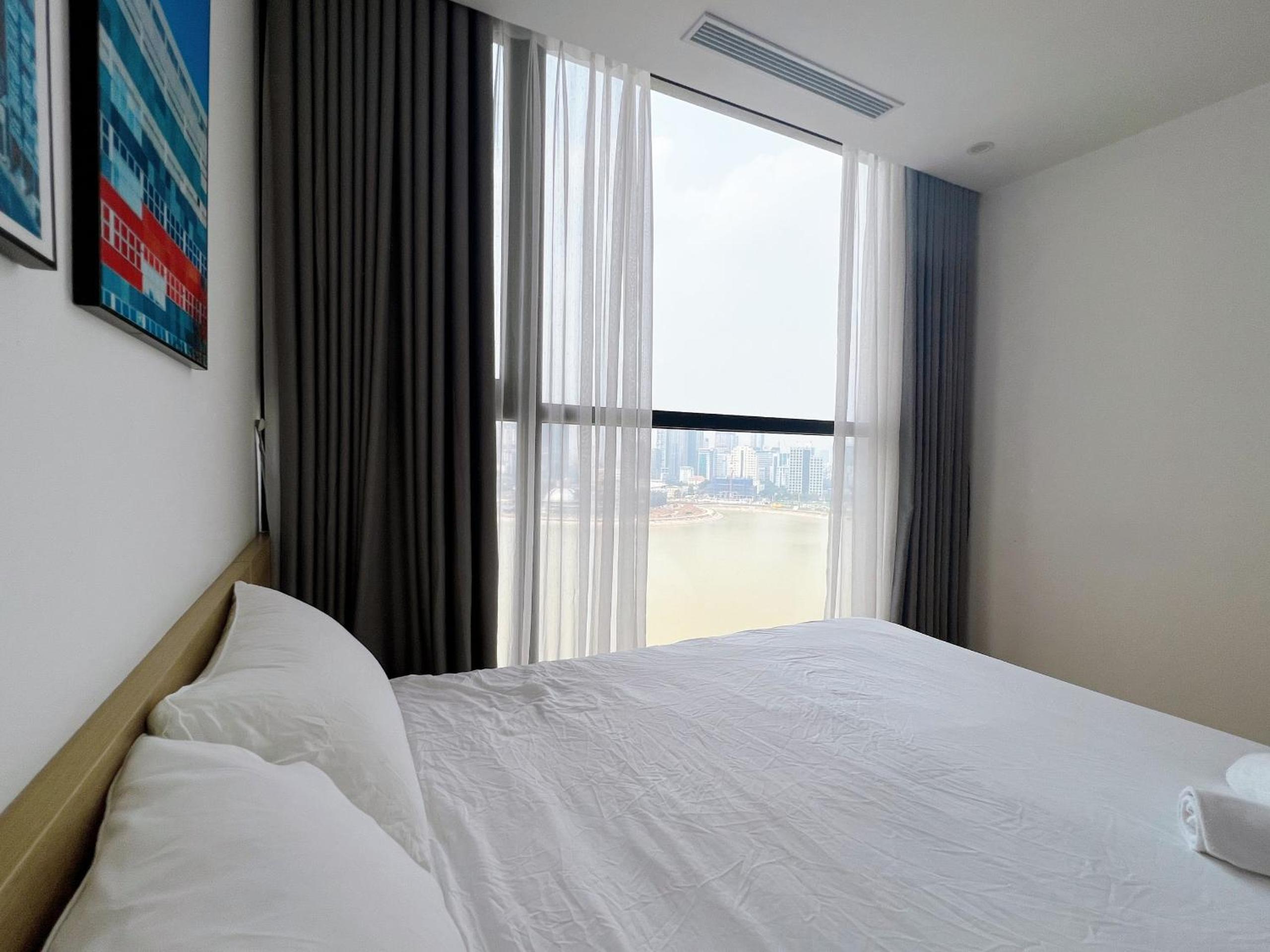 Vincom Plaza Vinhomes Sky Lake Phạm Hùng Mỹ Đình