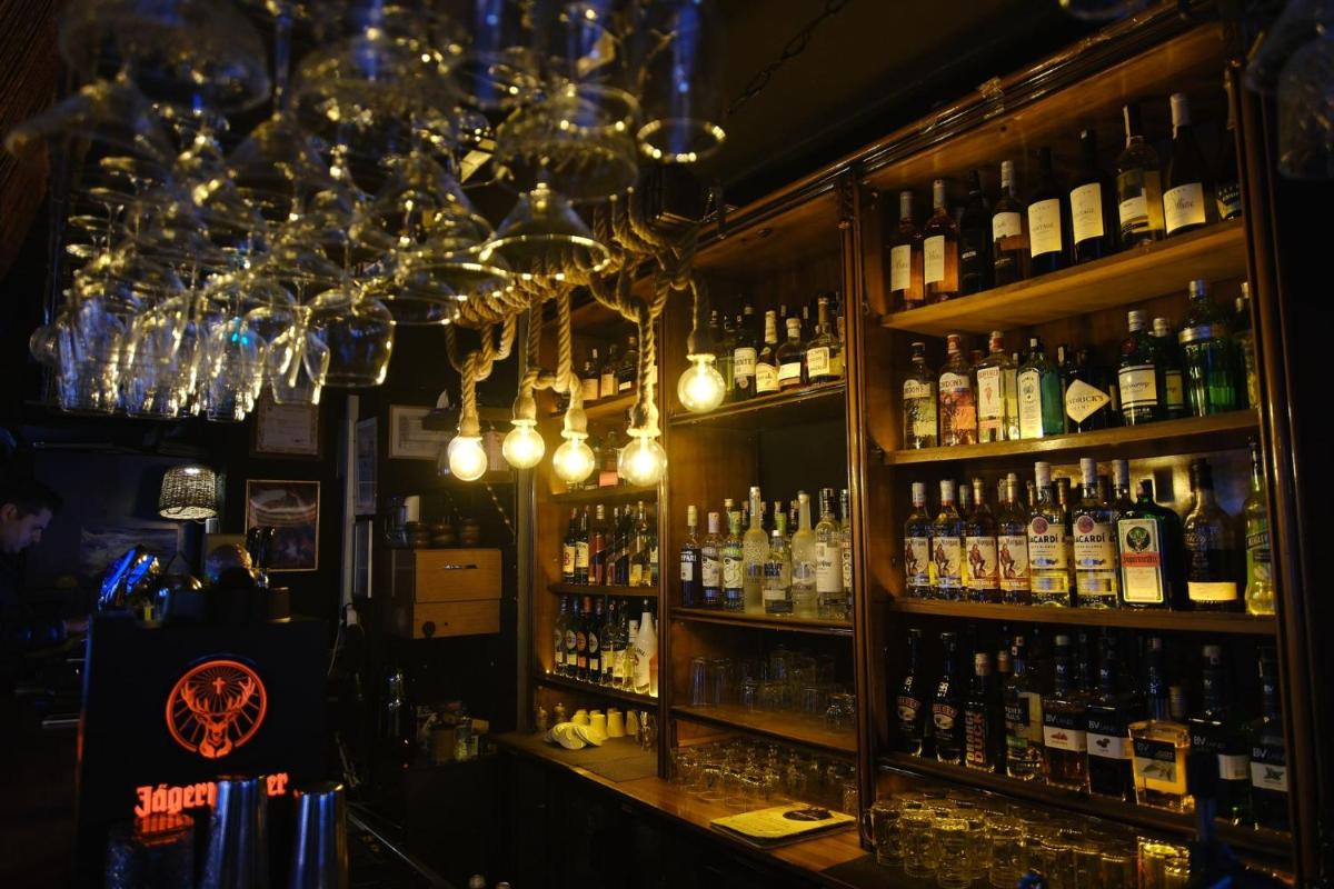 bar