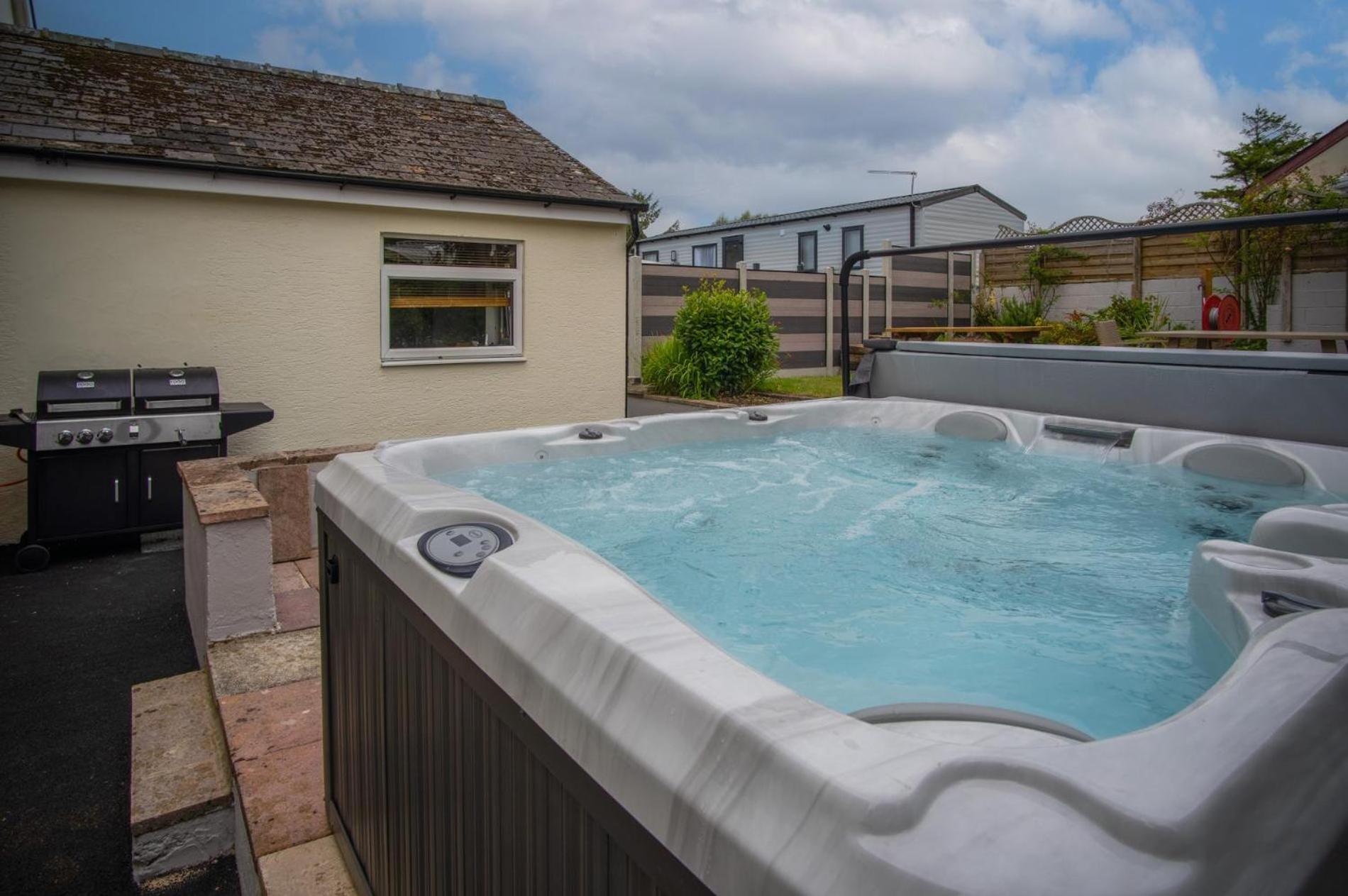 Pendeilo Villa - 5 Bedroom Holiday Home - Amroth view 4