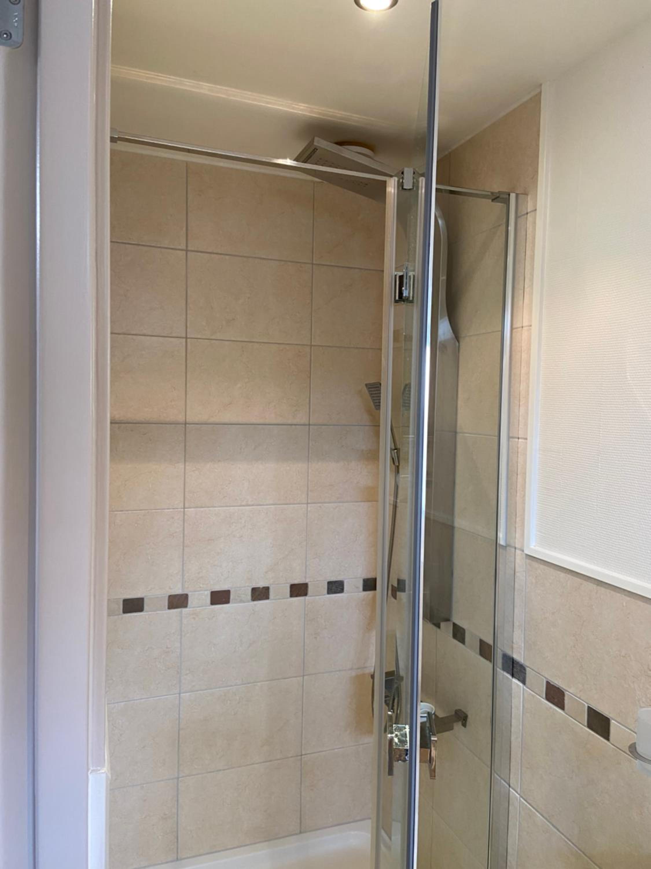 Sfeervol guesthouse, privé tuin en free parking view 3