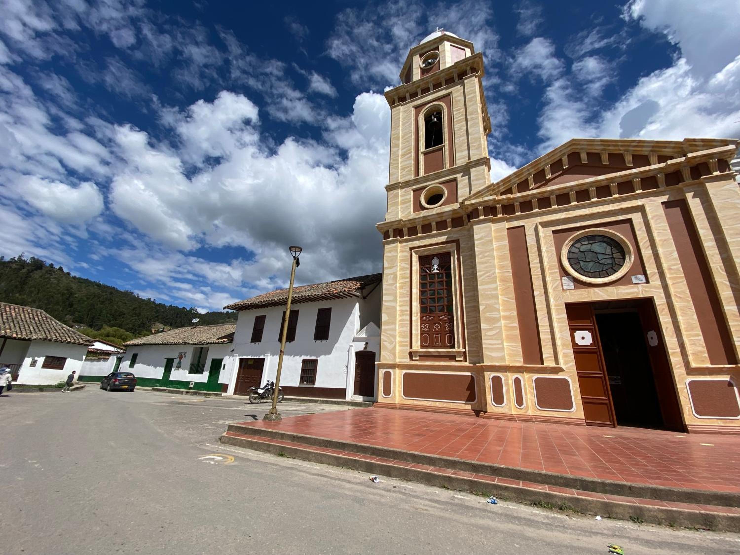 Cabaña con excelente ubicación y zona verde.