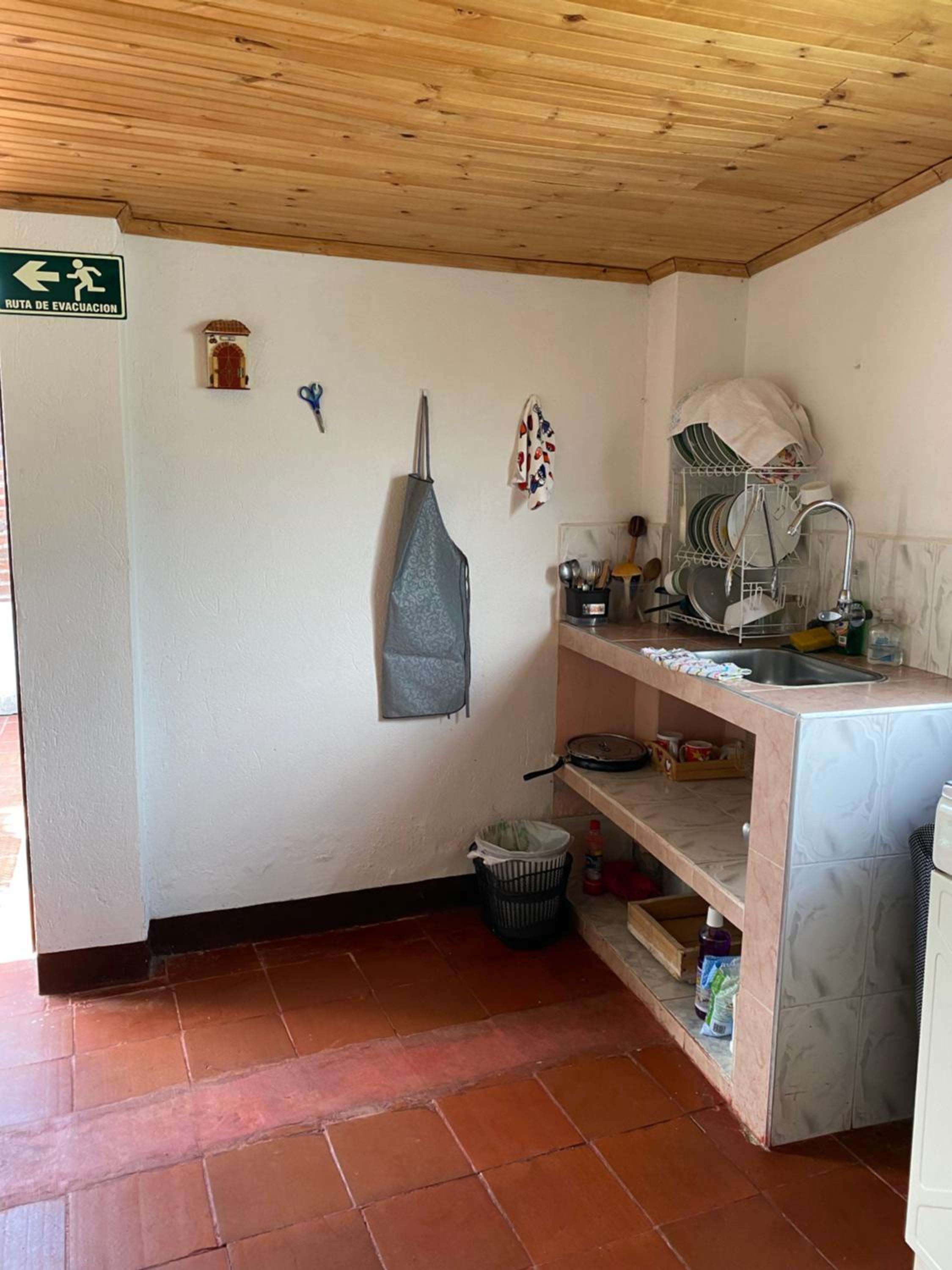 Cabaña con excelente ubicación y zona verde.