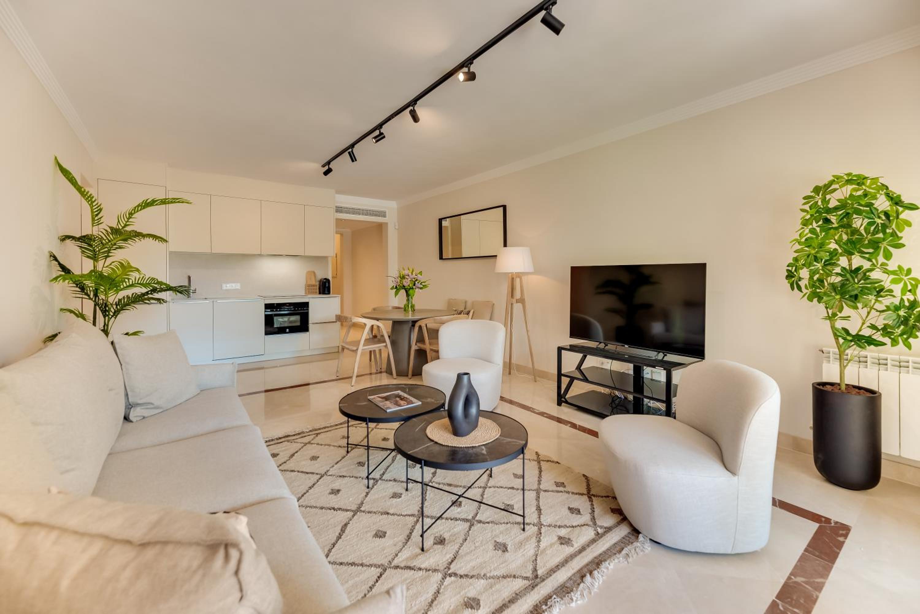 Marbella Vacations - VACATION MARBELLA I El Palmeral, Golf Valley, Renovated, Fast WiFi - Property Image 4