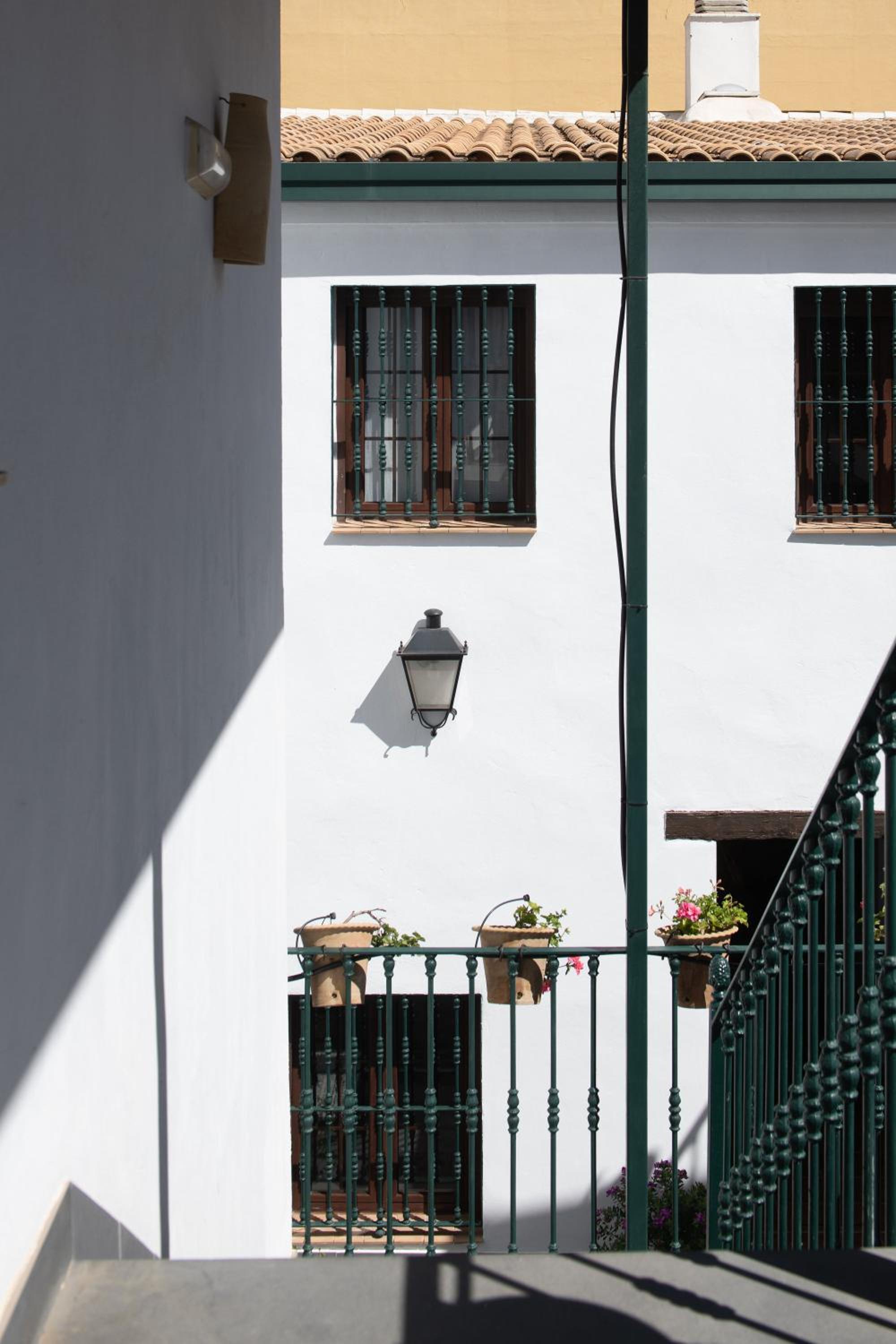 Triana Boutique Apartments by Hommyhome