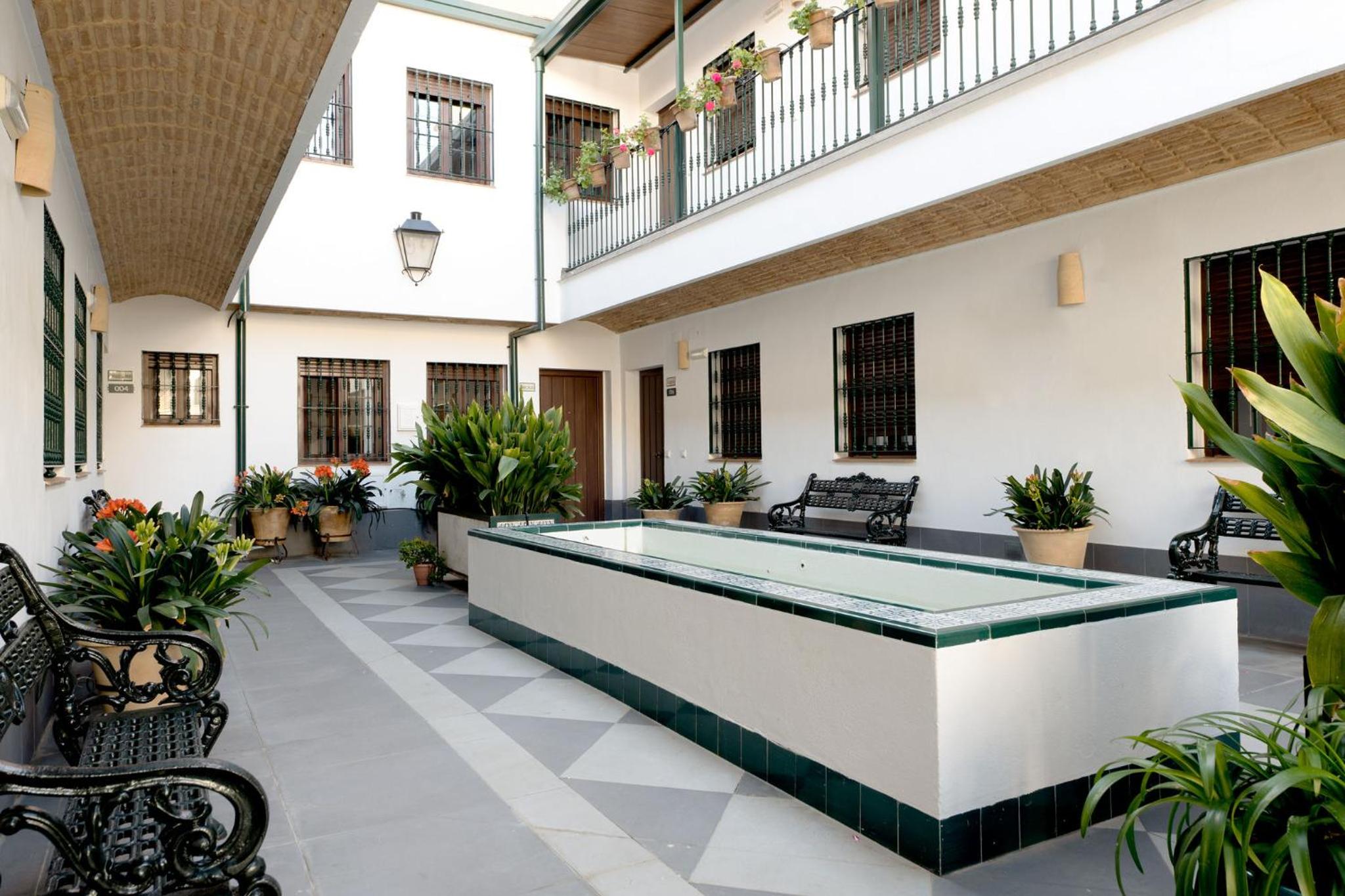 Triana Boutique Apartments by Hommyhome