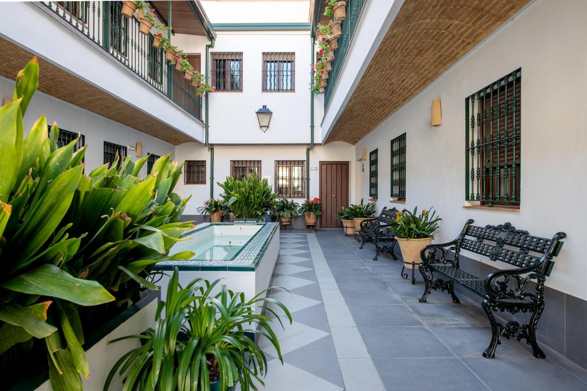 Triana Boutique Apartments by Hommyhome