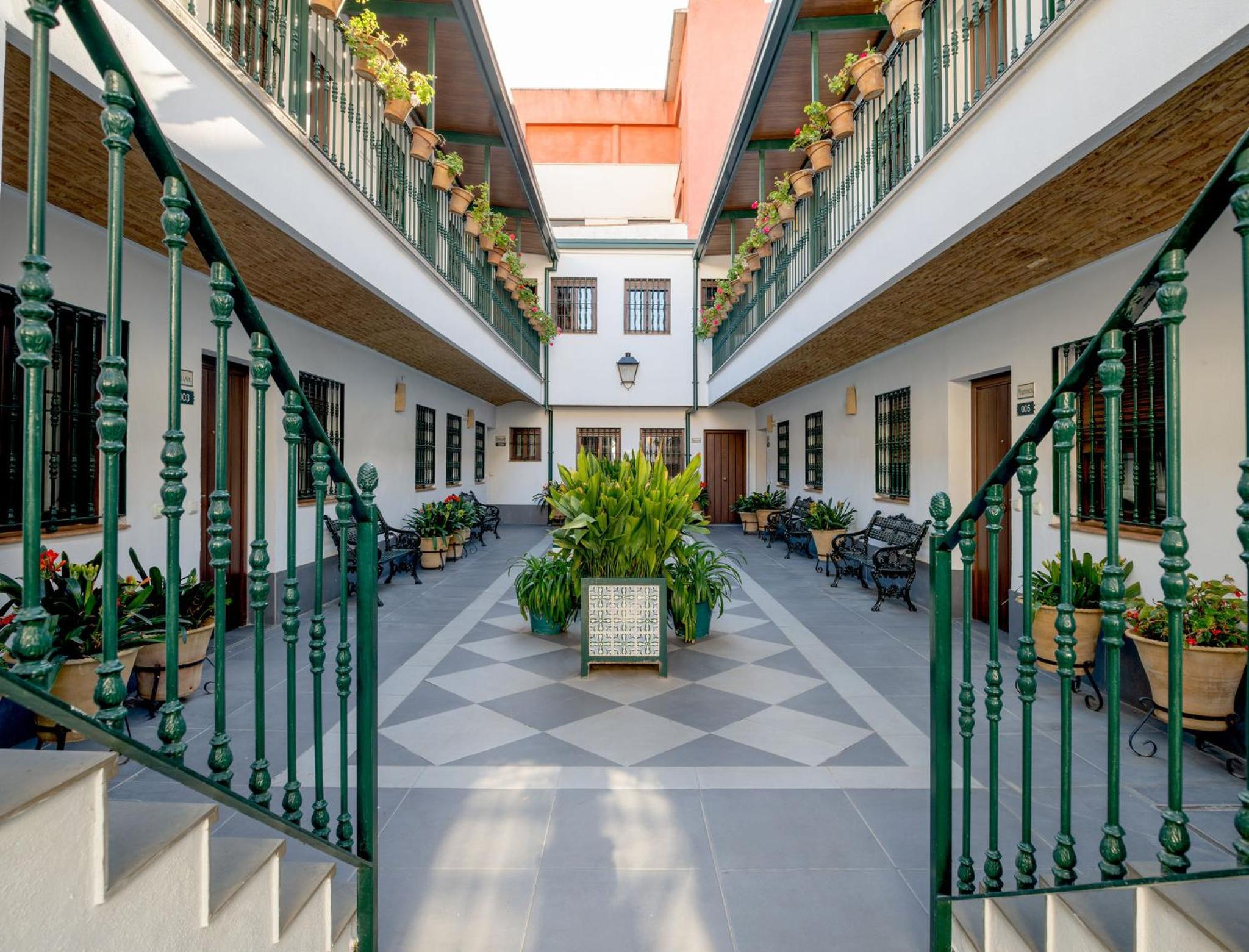Triana Boutique Apartments by Hommyhome