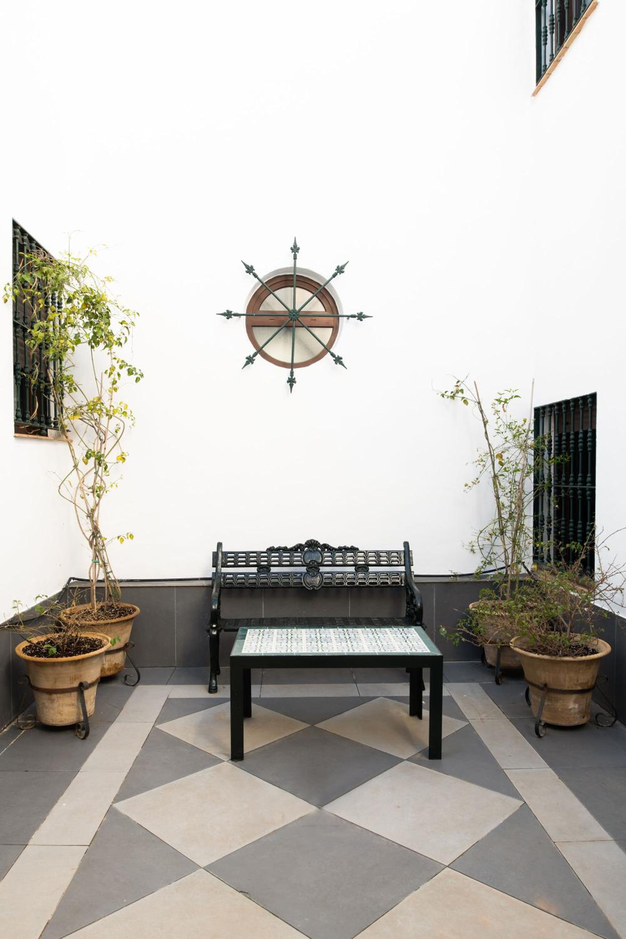 Triana Boutique Apartments by Hommyhome