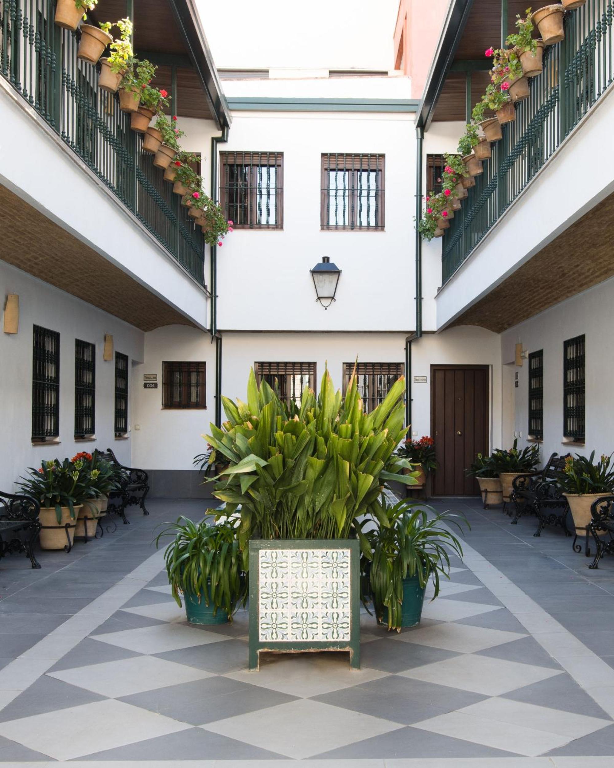 Triana Boutique Apartments by Hommyhome