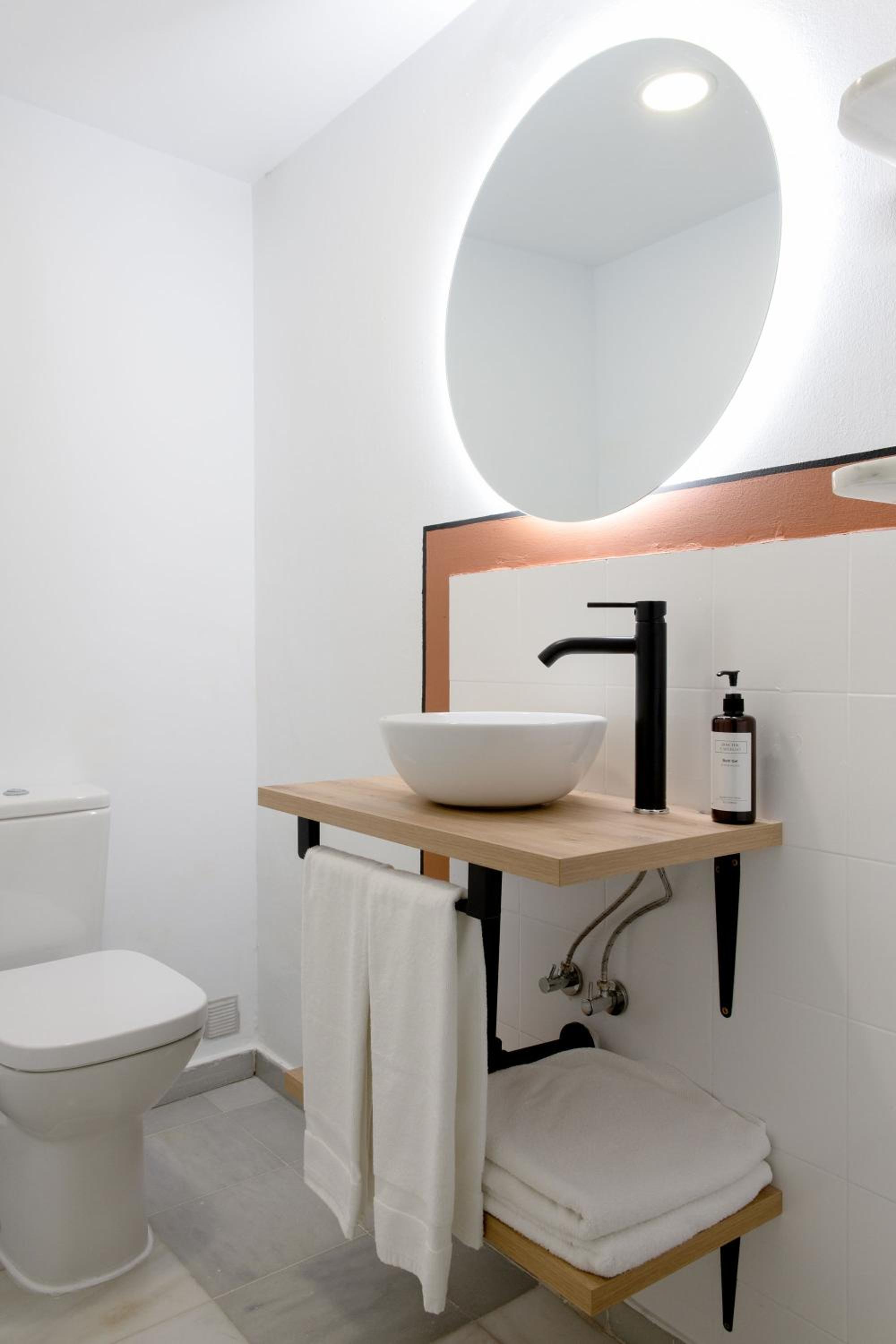 Triana Boutique Apartments by Hommyhome