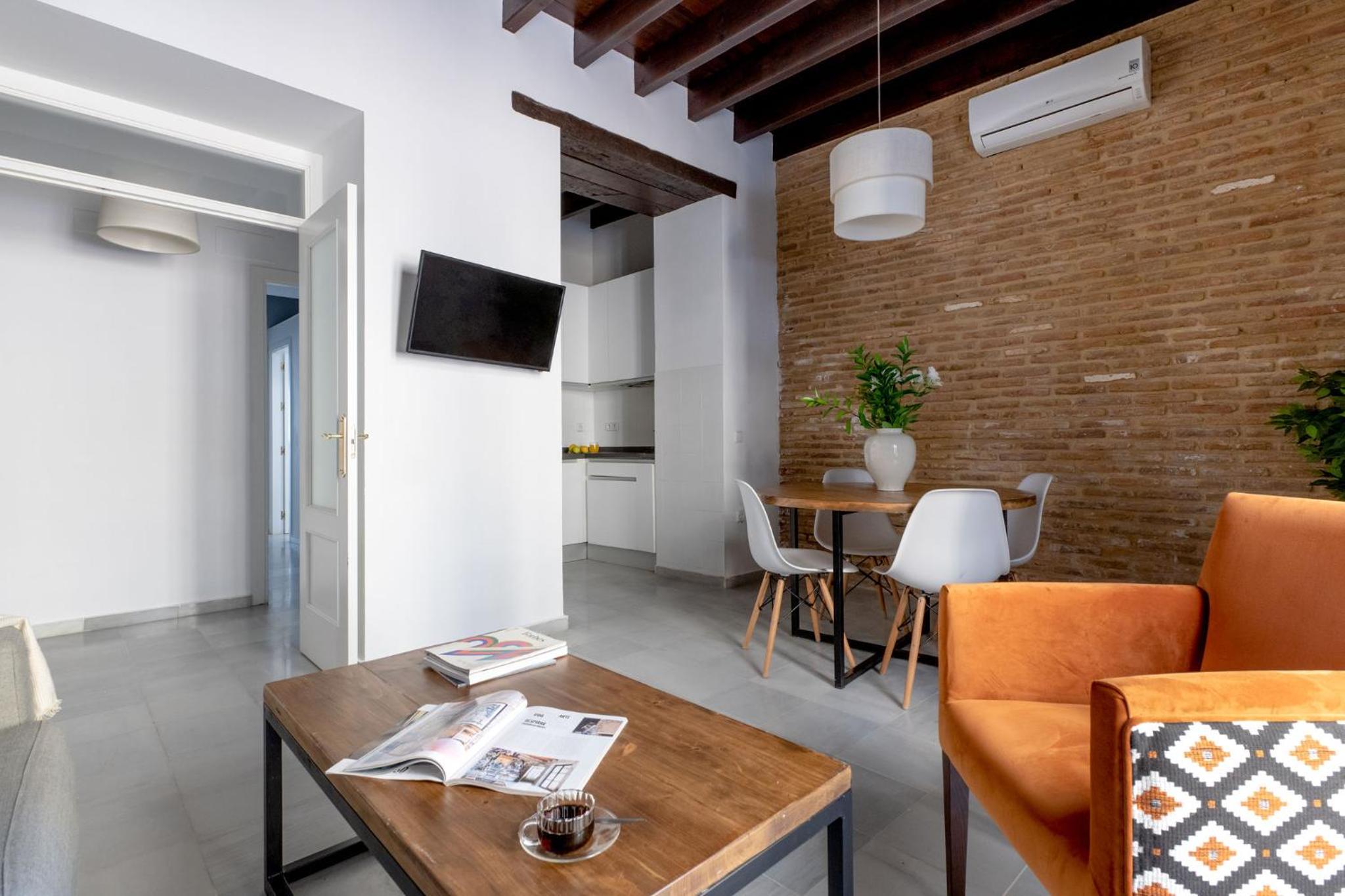 Triana Boutique Apartments by Hommyhome