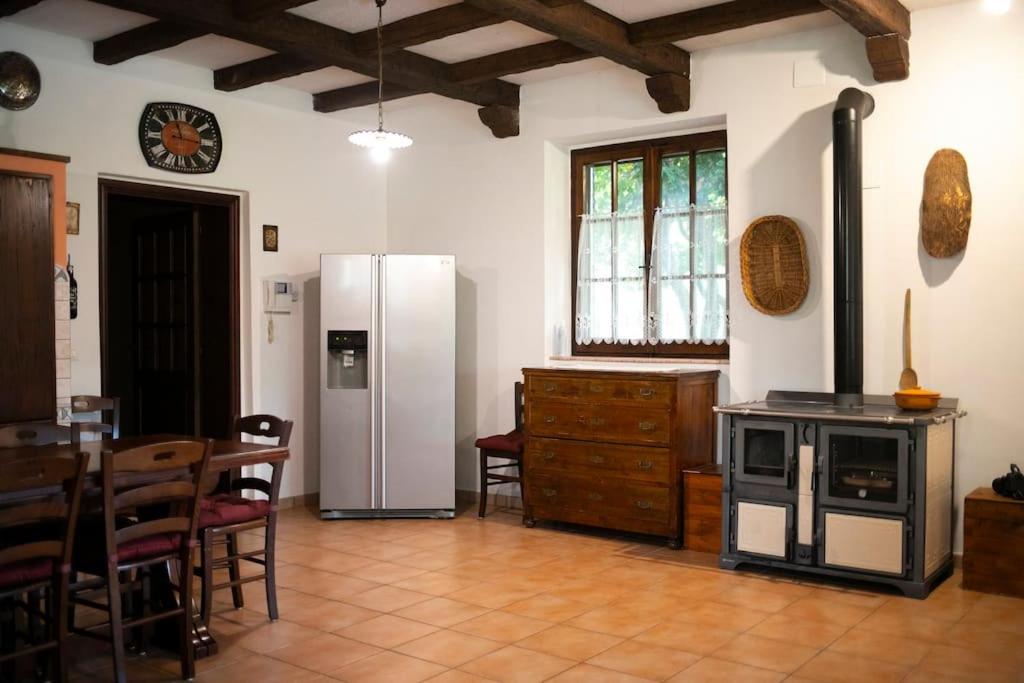 VILLA LIA, casa in collina con piscina. view 3