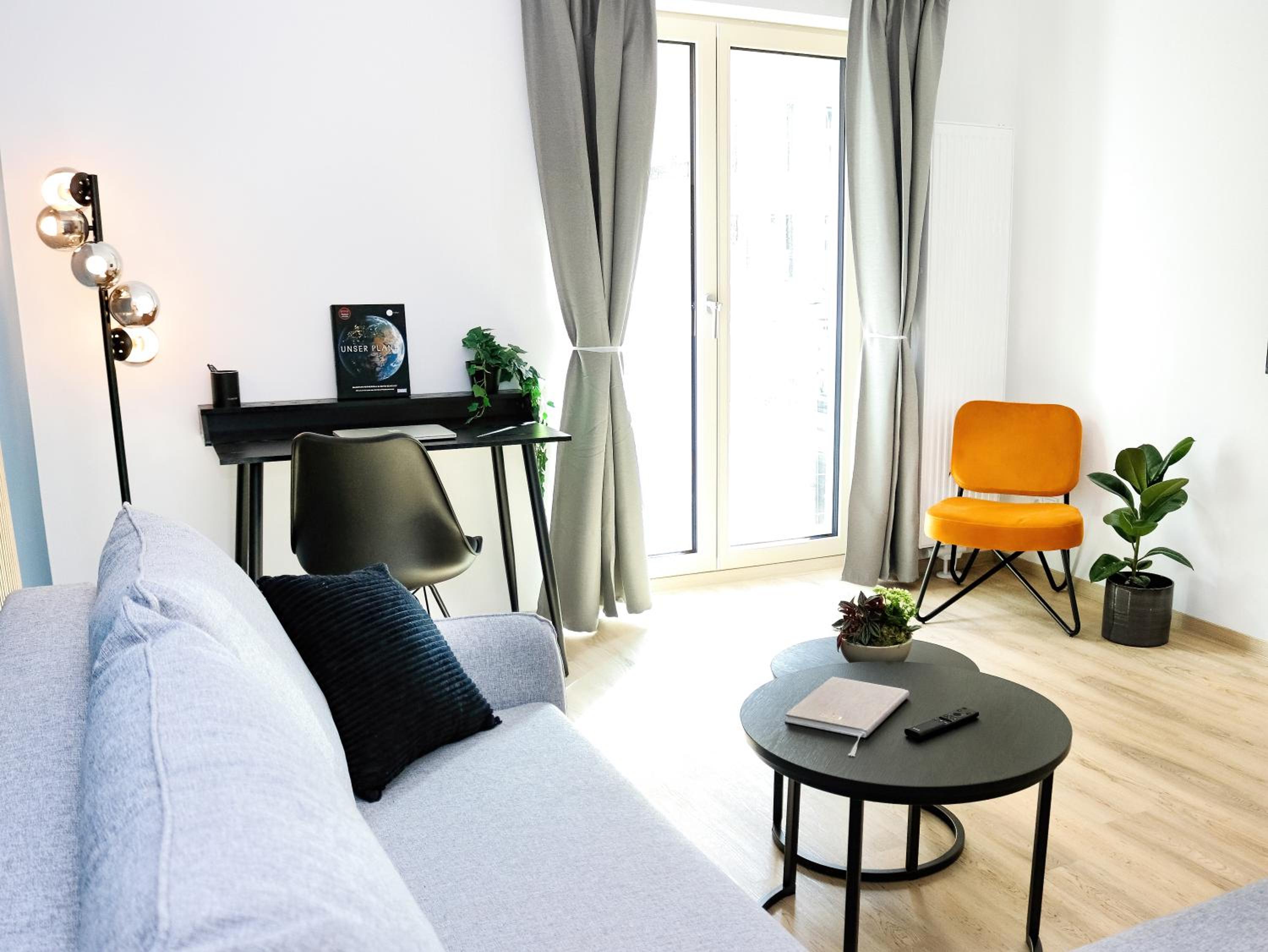 LIGHTPLACE • Design • Boxspring • Balkon • 2 Smart TV •Innenstadt