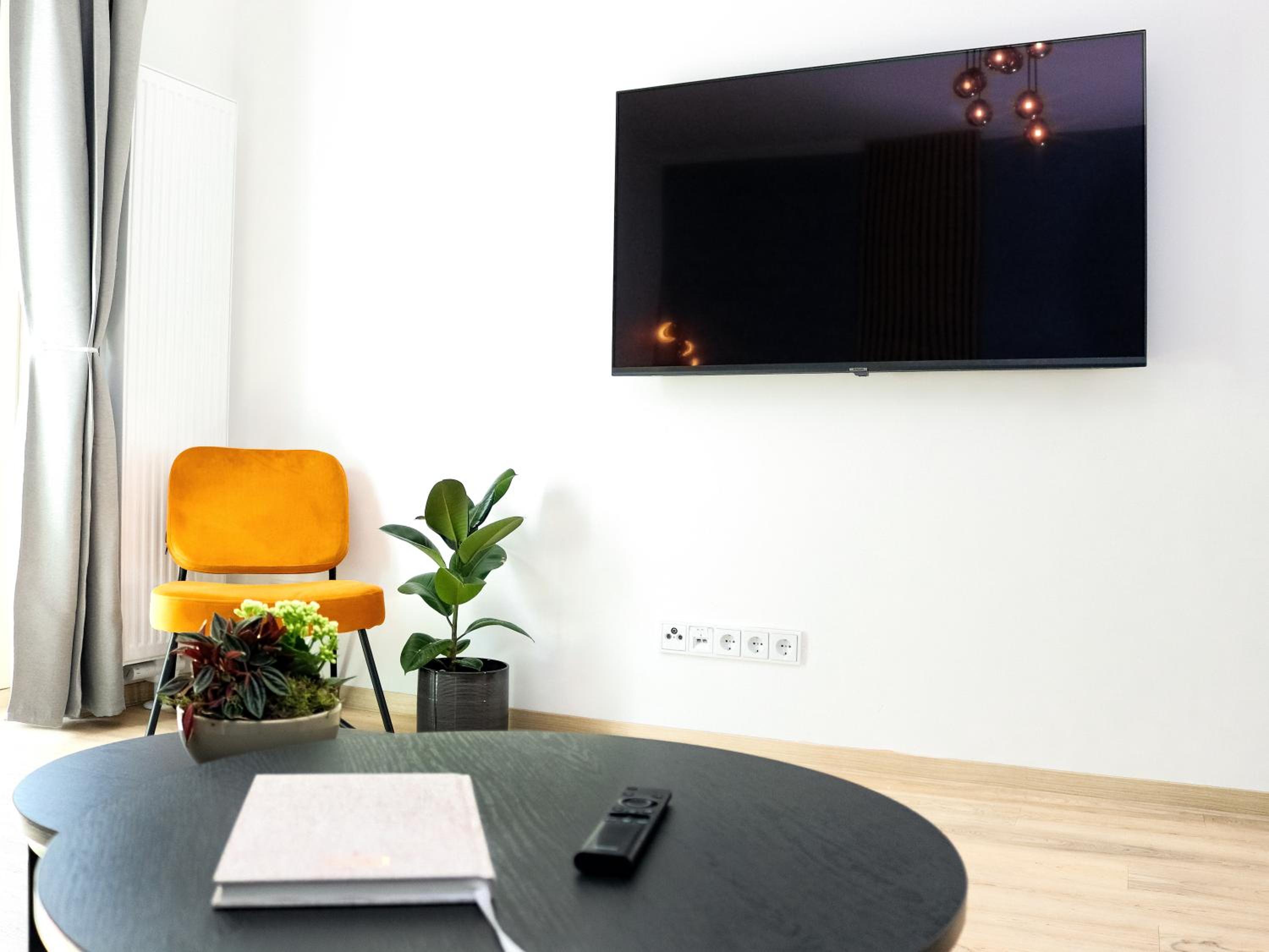 LIGHTPLACE • Design • Boxspring • Balkon • 2 Smart TV •Innenstadt
