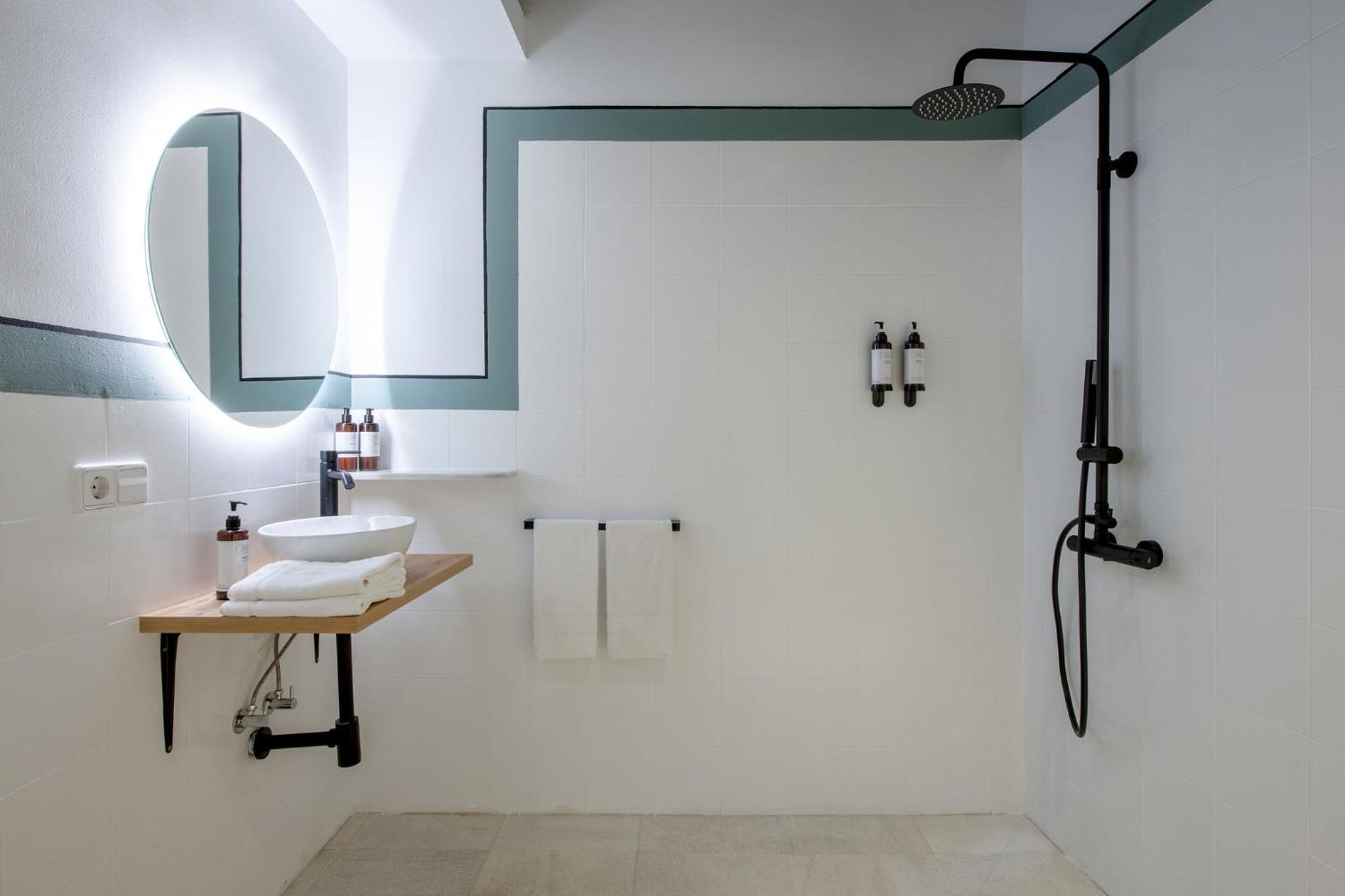 Triana Boutique Apartments by Hommyhome