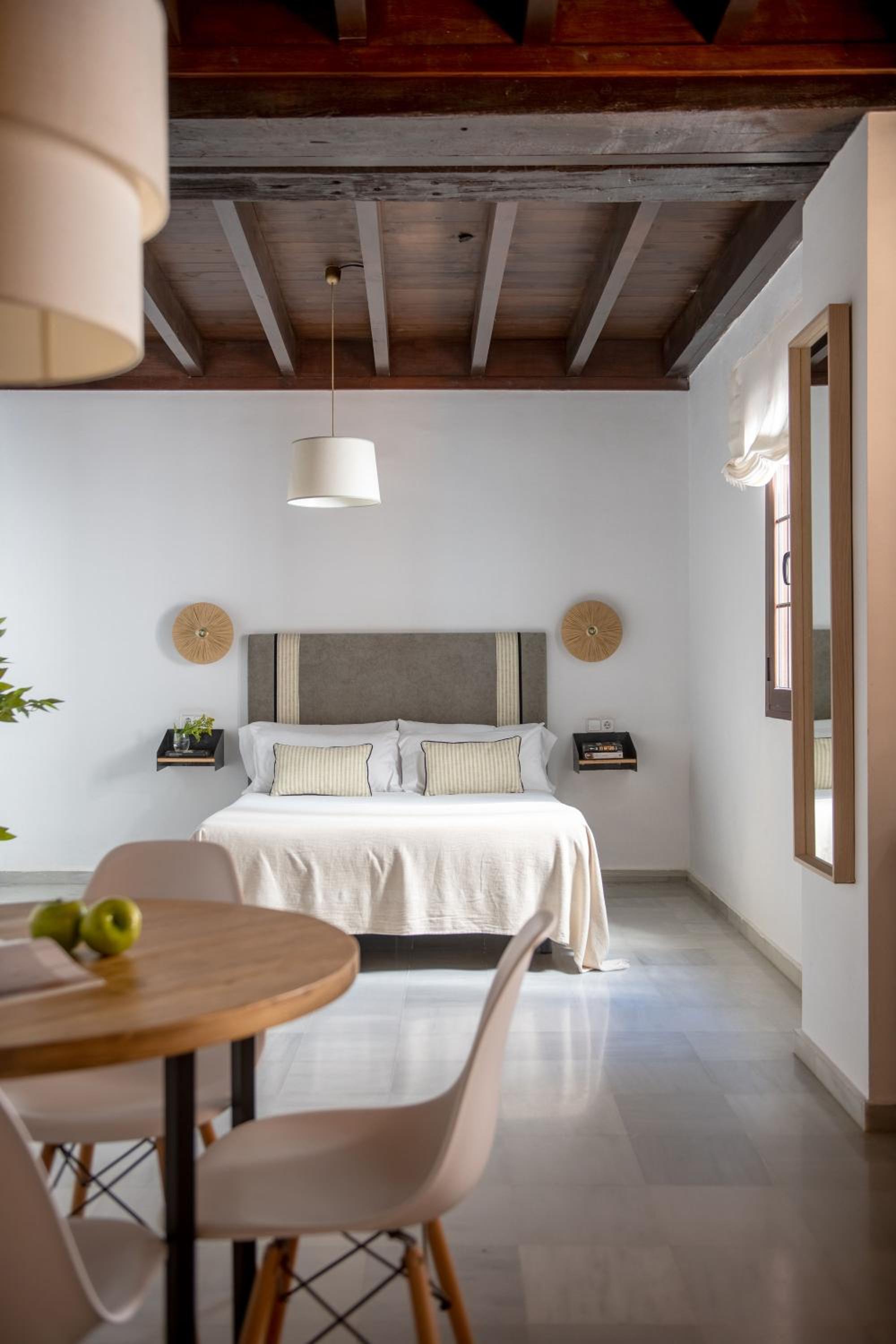 Triana Boutique Apartments by Hommyhome