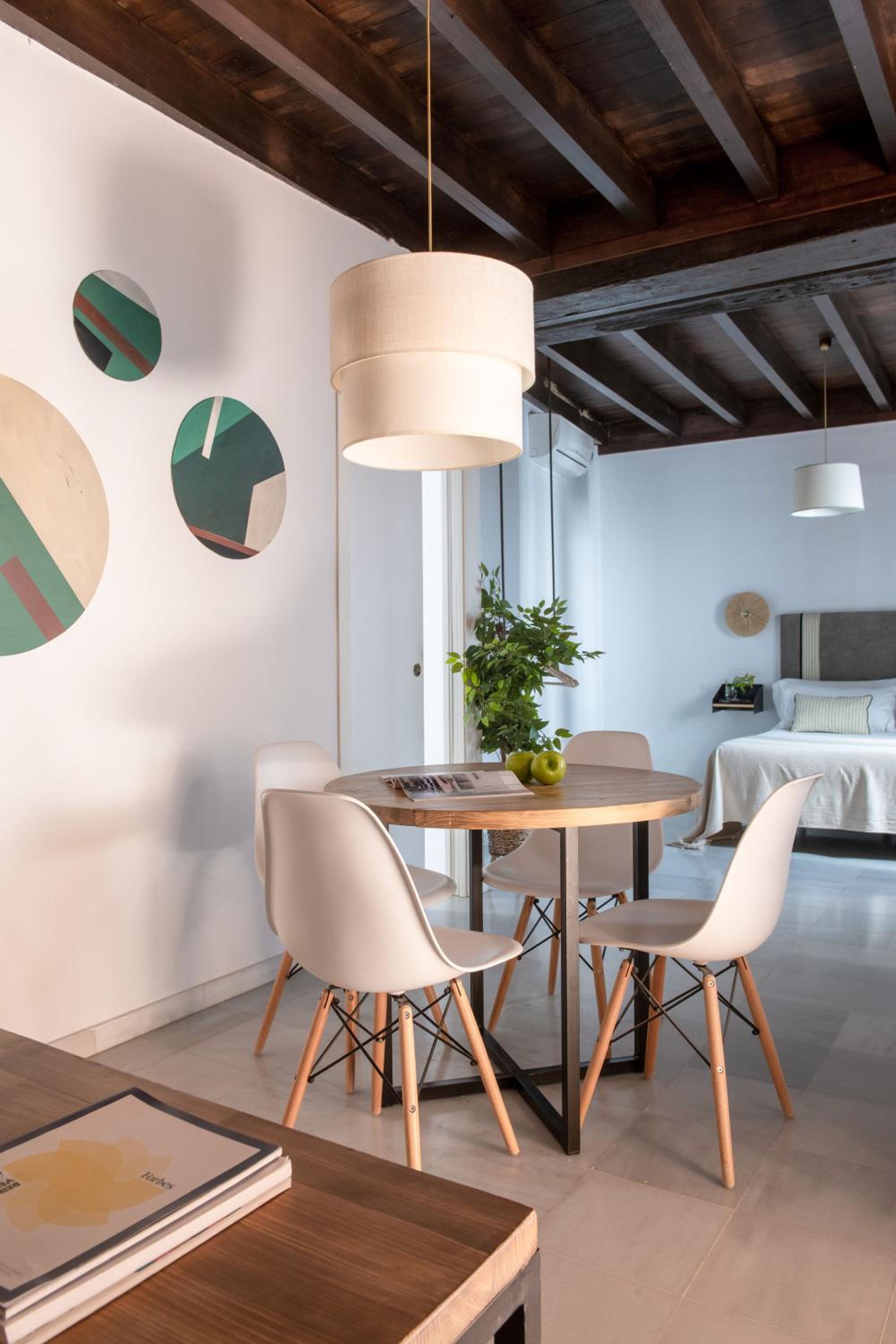 Triana Boutique Apartments by Hommyhome