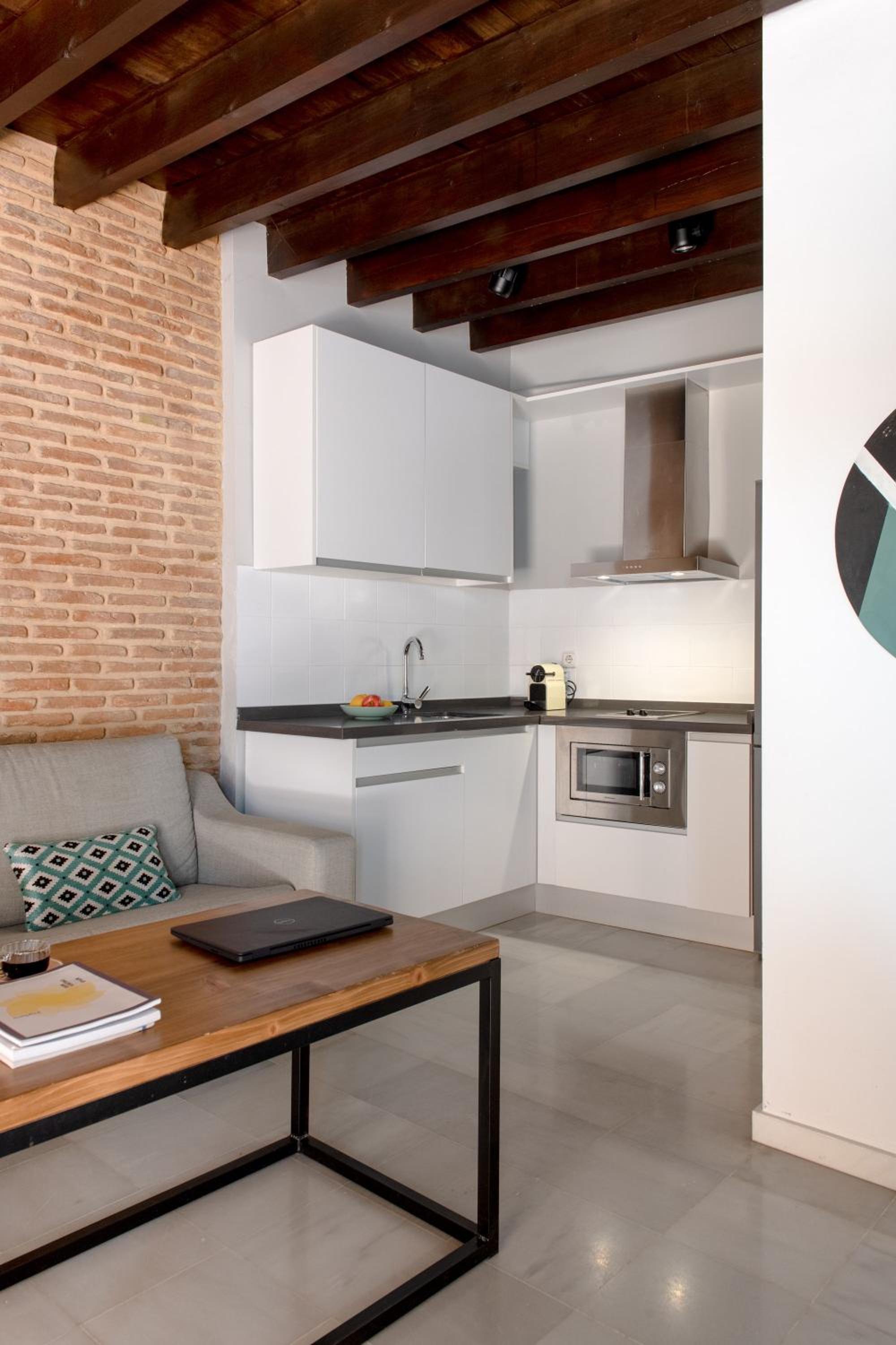 Triana Boutique Apartments by Hommyhome