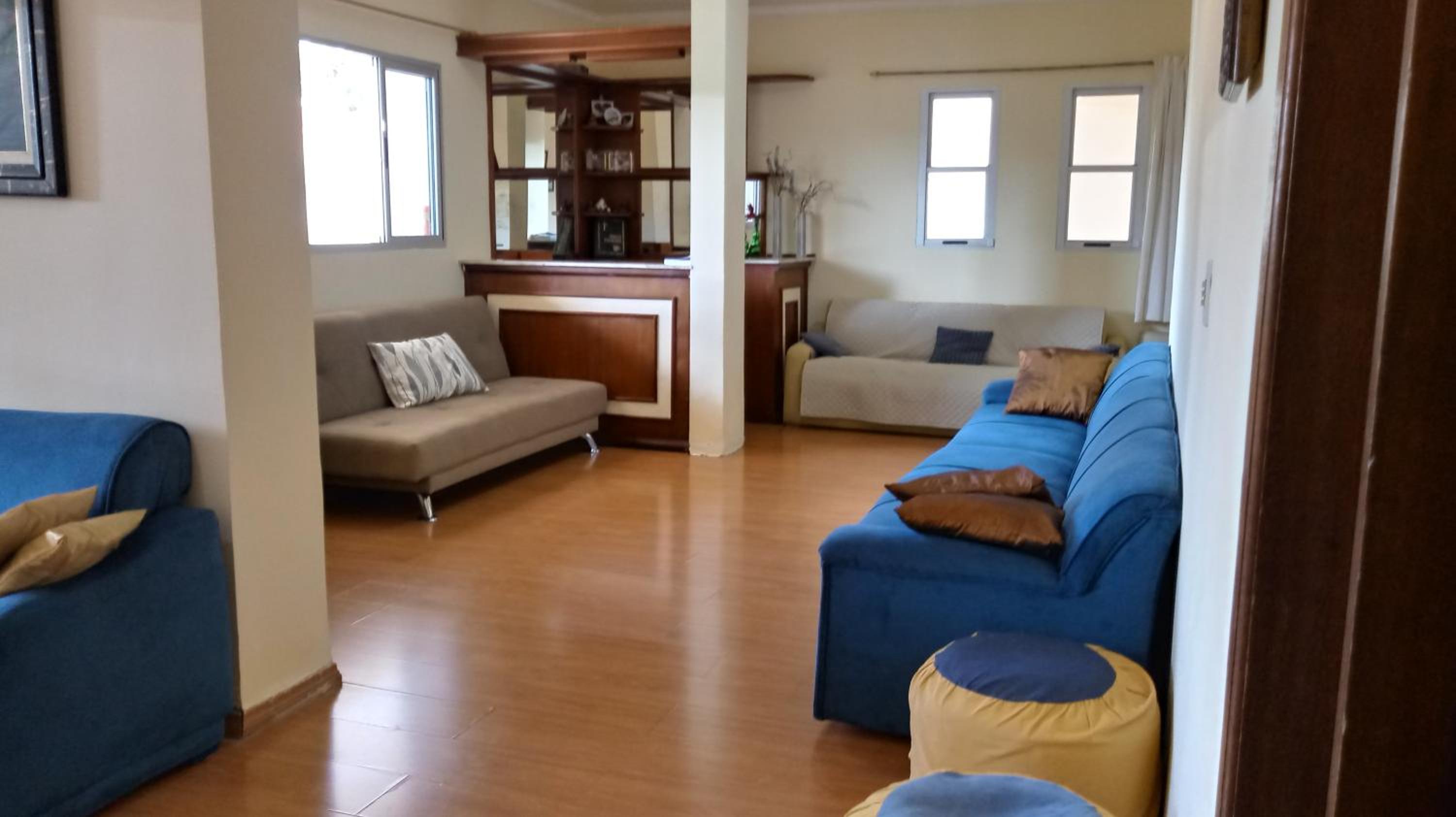Sobrado Parque Mae Bonifacia 4 suites com ar e piscina