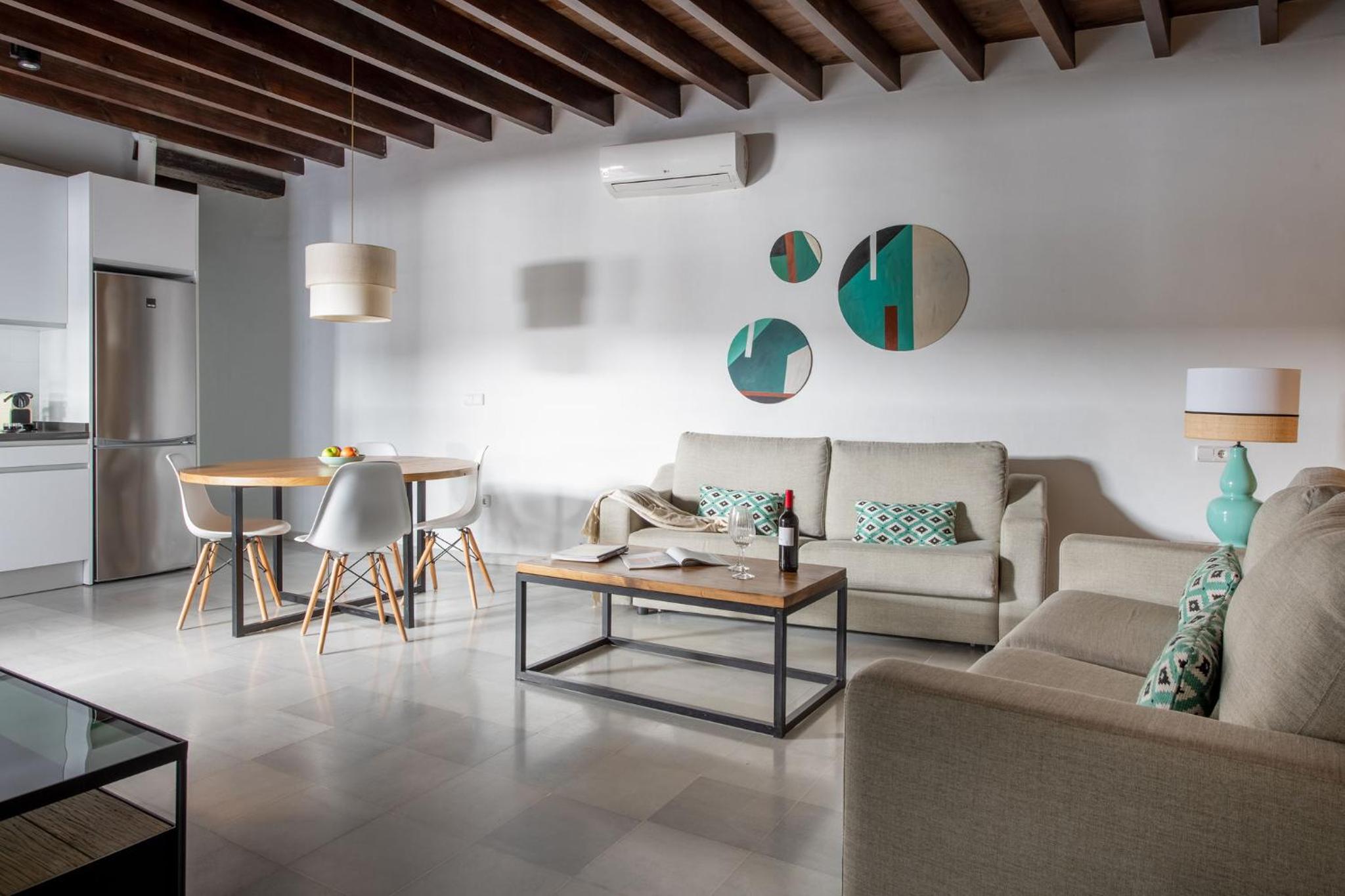 Triana Boutique Apartments by Hommyhome