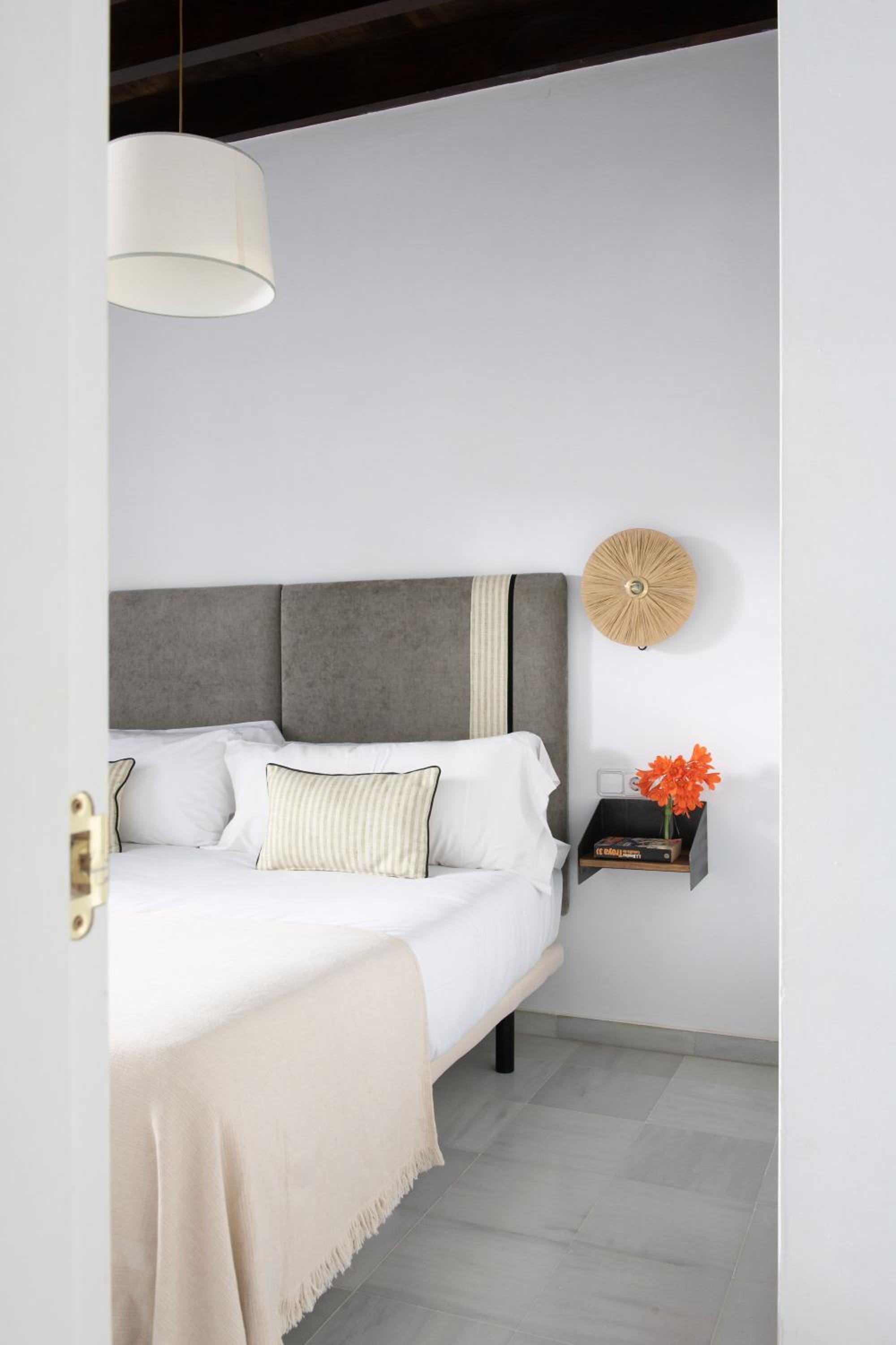 Triana Boutique Apartments by Hommyhome