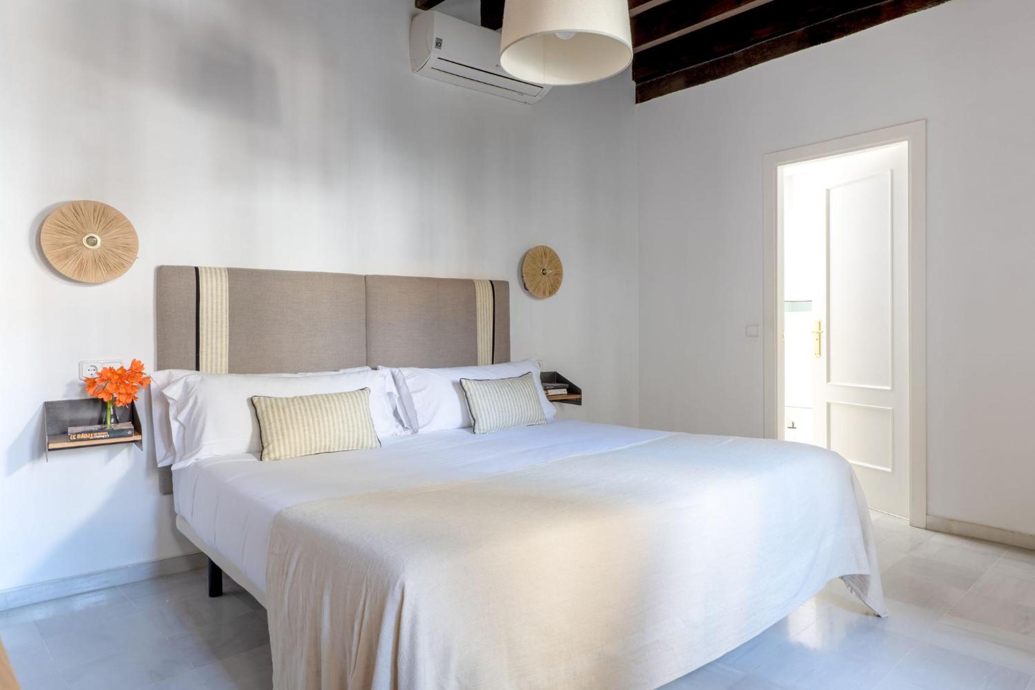 Triana Boutique Apartments by Hommyhome