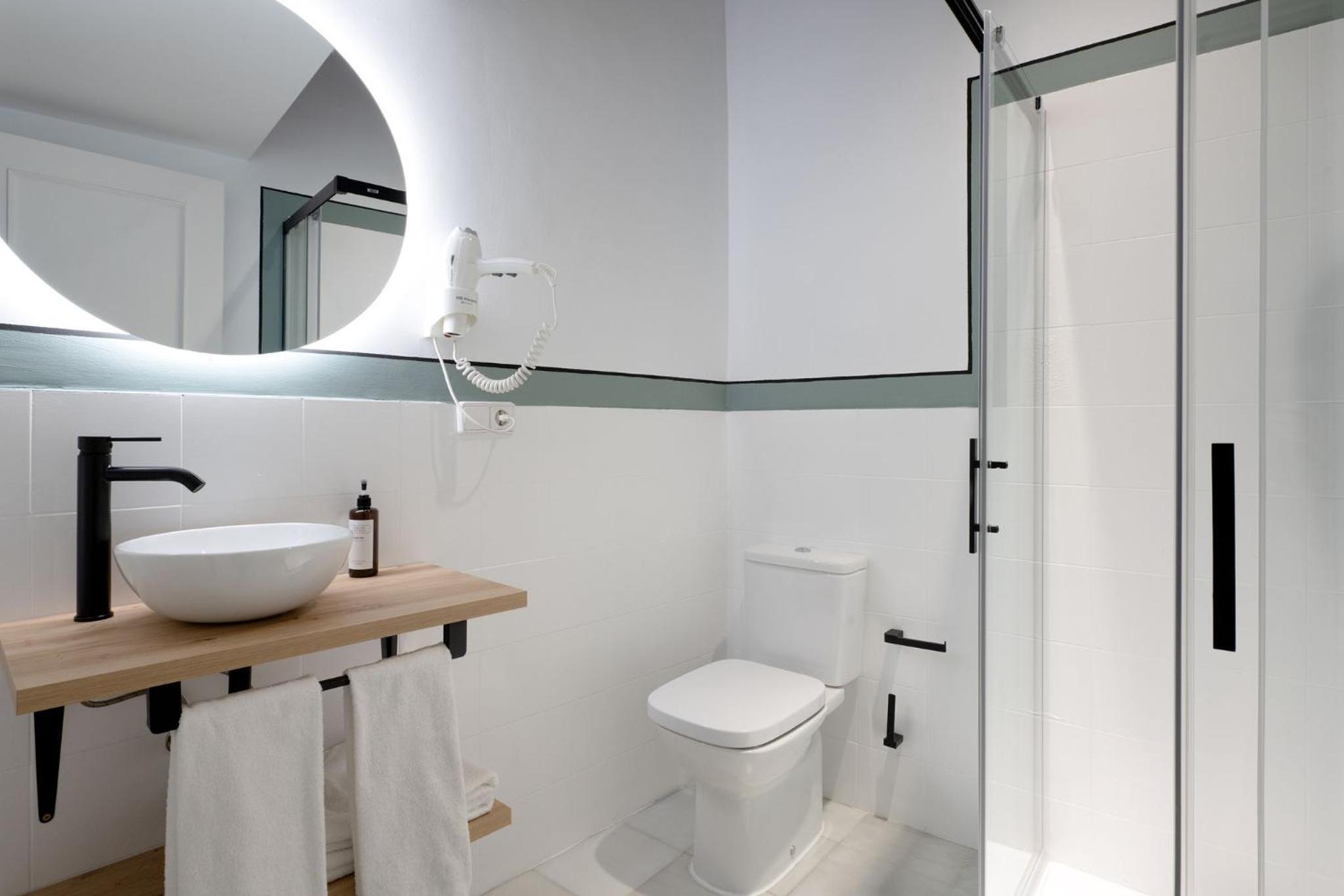 Triana Boutique Apartments by Hommyhome
