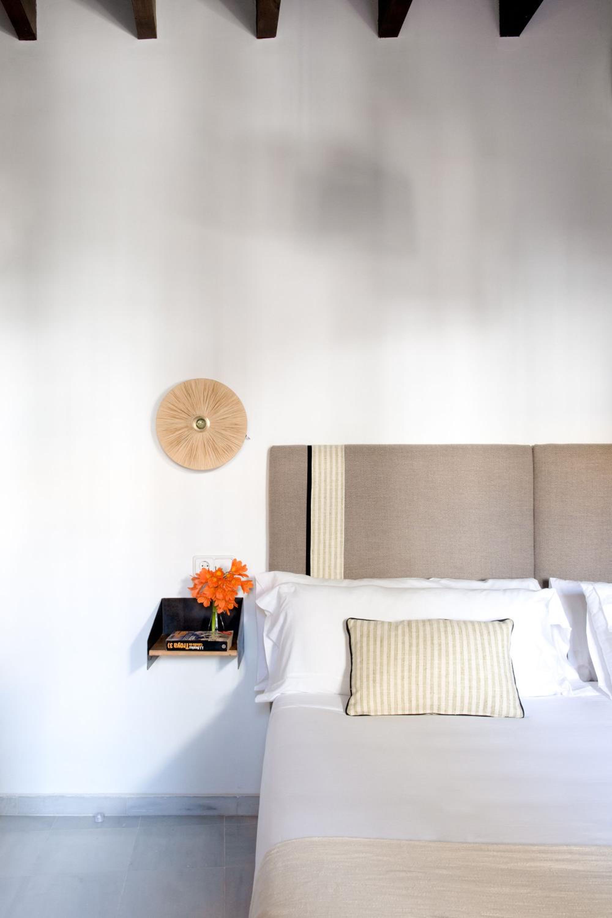 Triana Boutique Apartments by Hommyhome