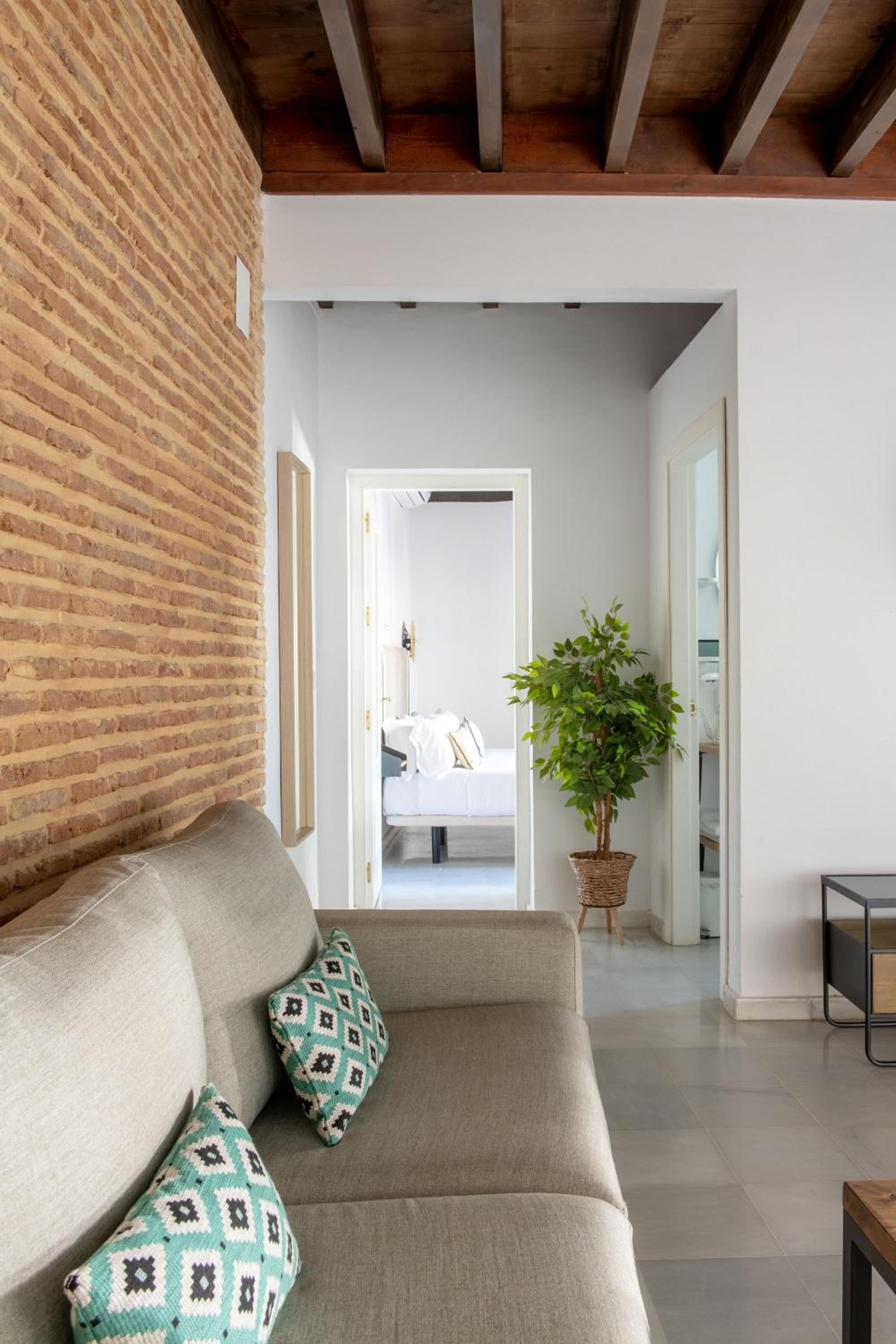 Triana Boutique Apartments by Hommyhome