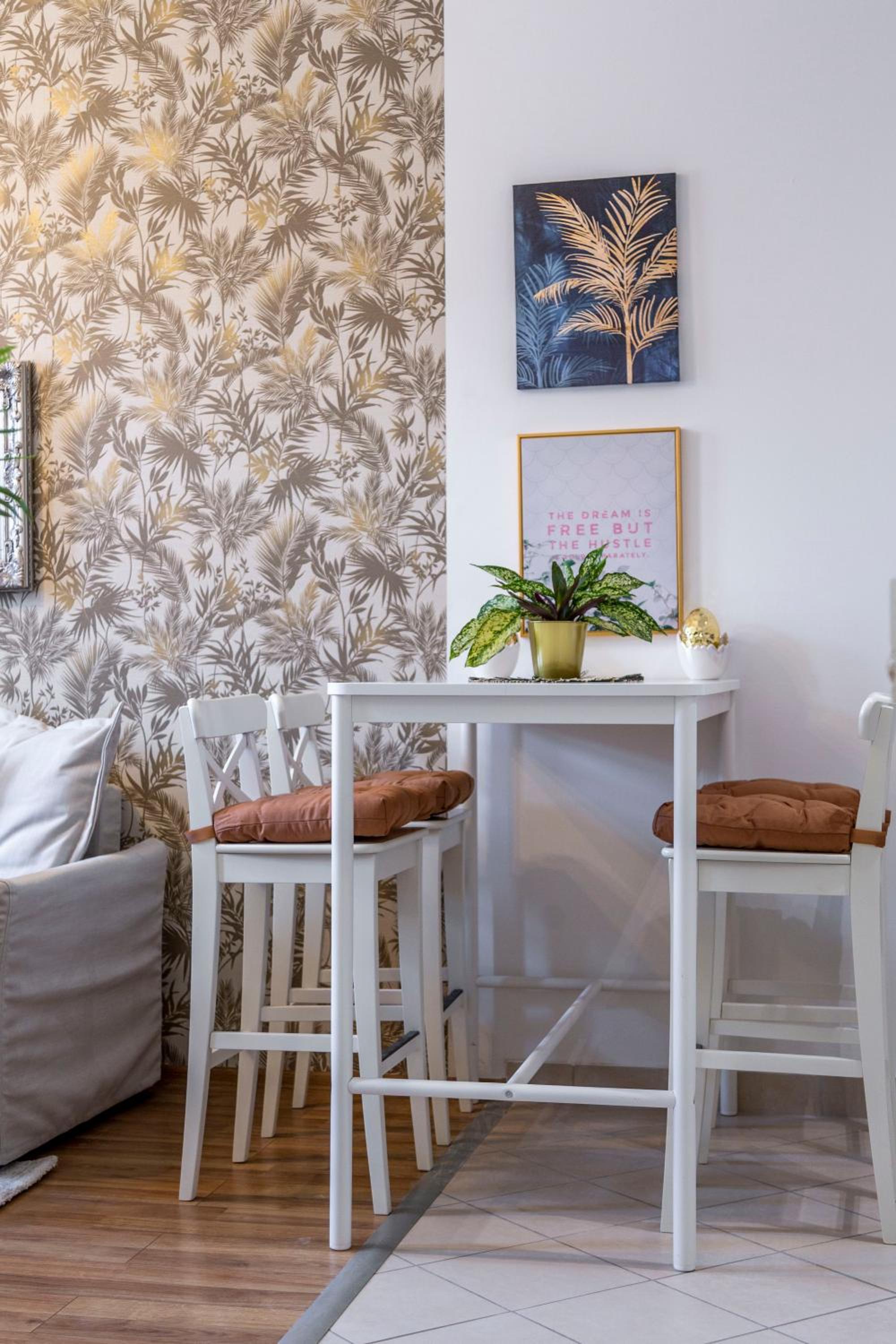 Luxurious Art Deco Apartment in the King Street view 2