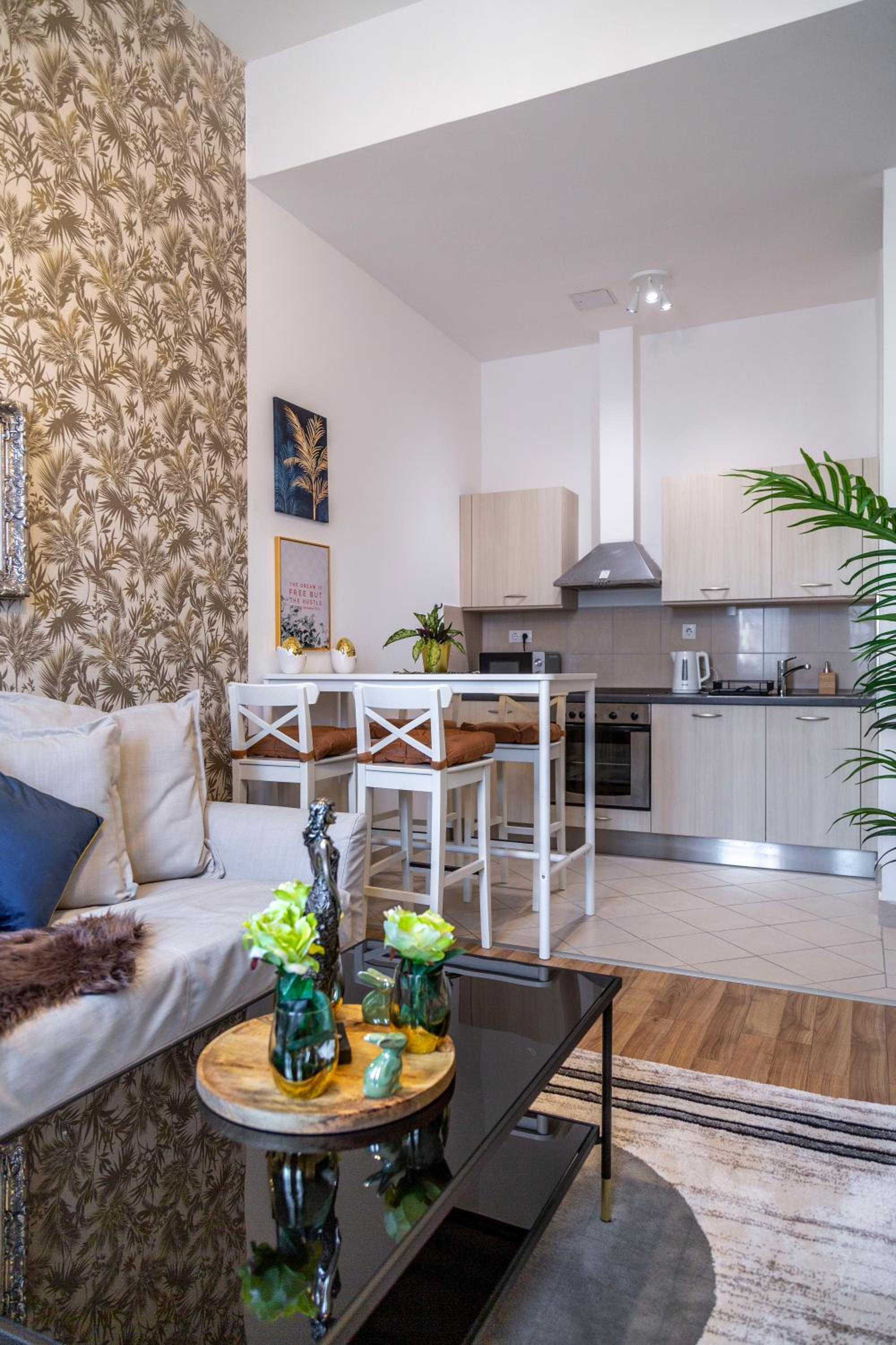 Luxurious Art Deco Apartment in the King Street view 3