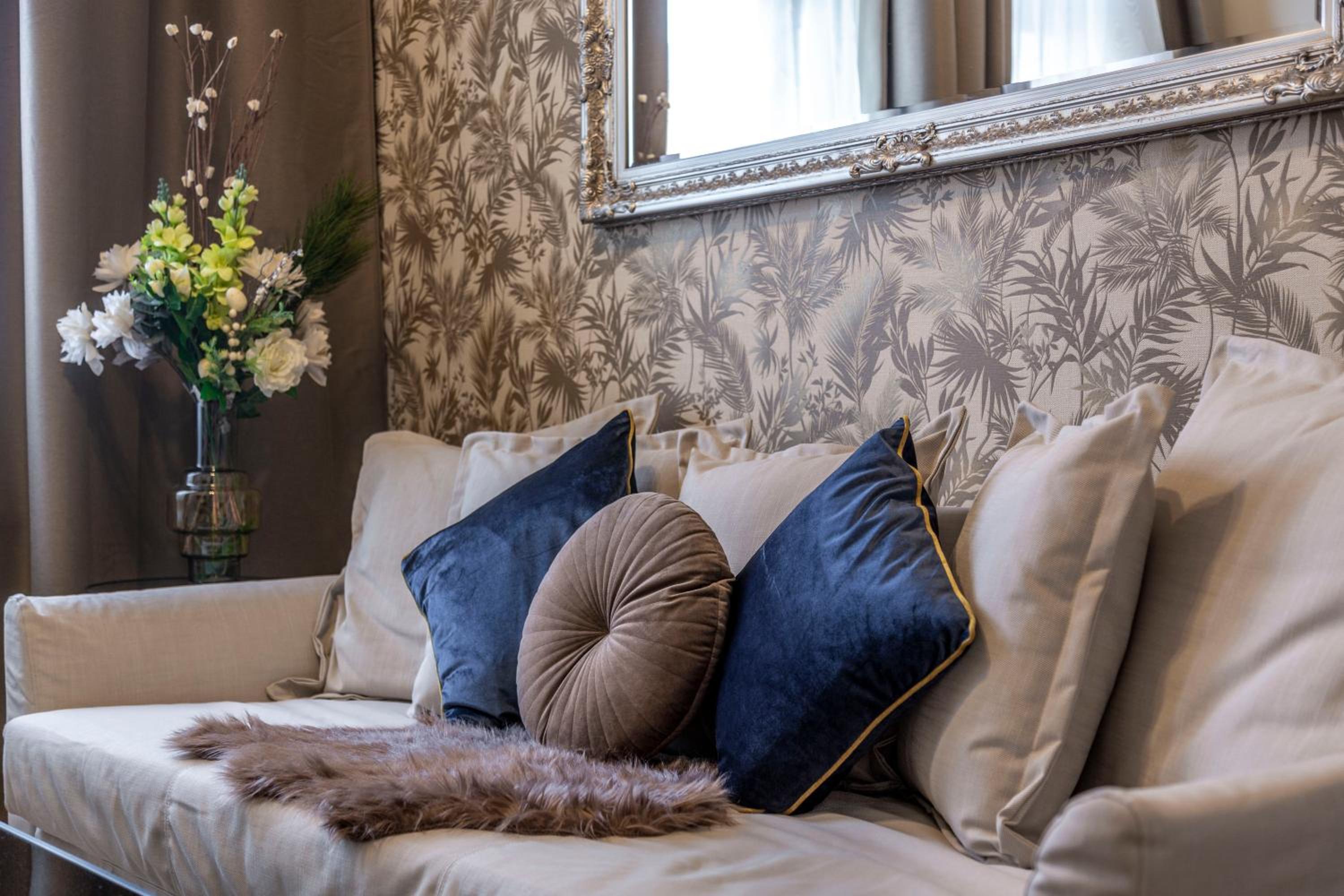 Luxurious Art Deco Apartment in the King Street view 4