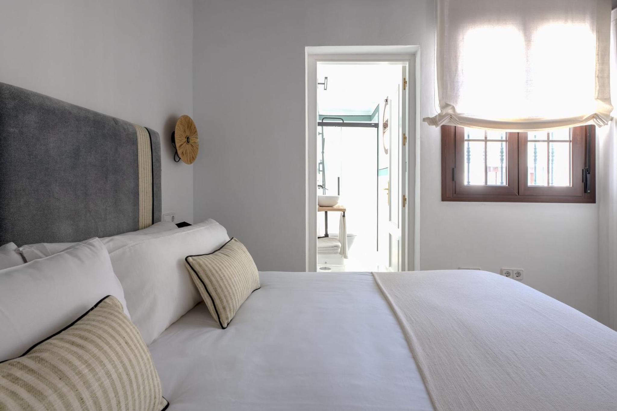Triana Boutique Apartments by Hommyhome