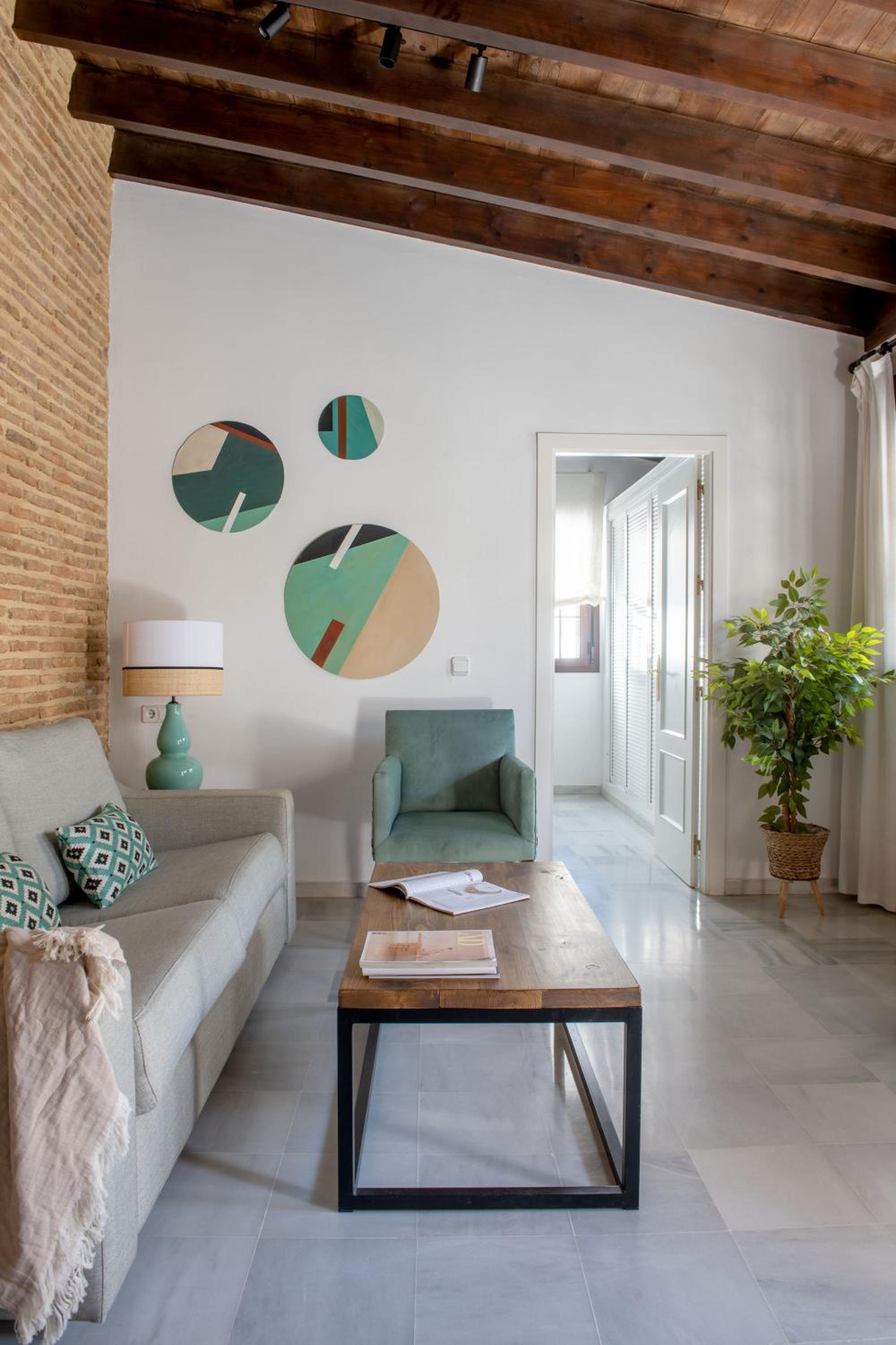 Triana Boutique Apartments by Hommyhome