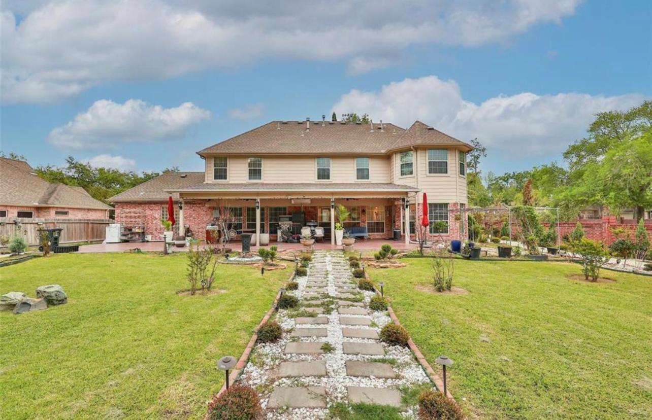 AFRA Home with huge garden Houston, Texas