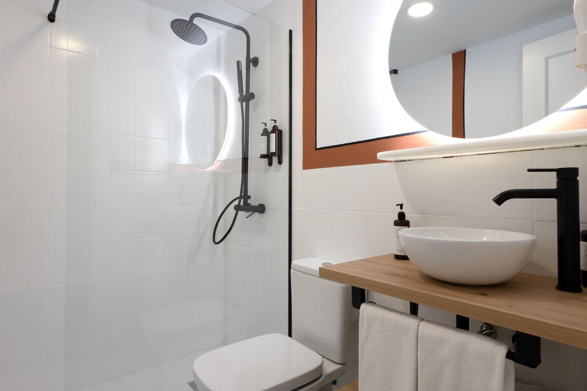 Triana Boutique Apartments by Hommyhome