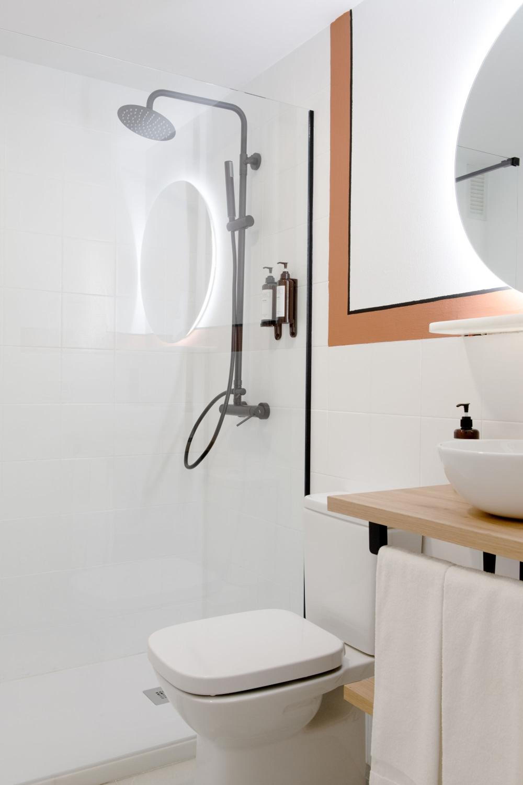 Triana Boutique Apartments by Hommyhome