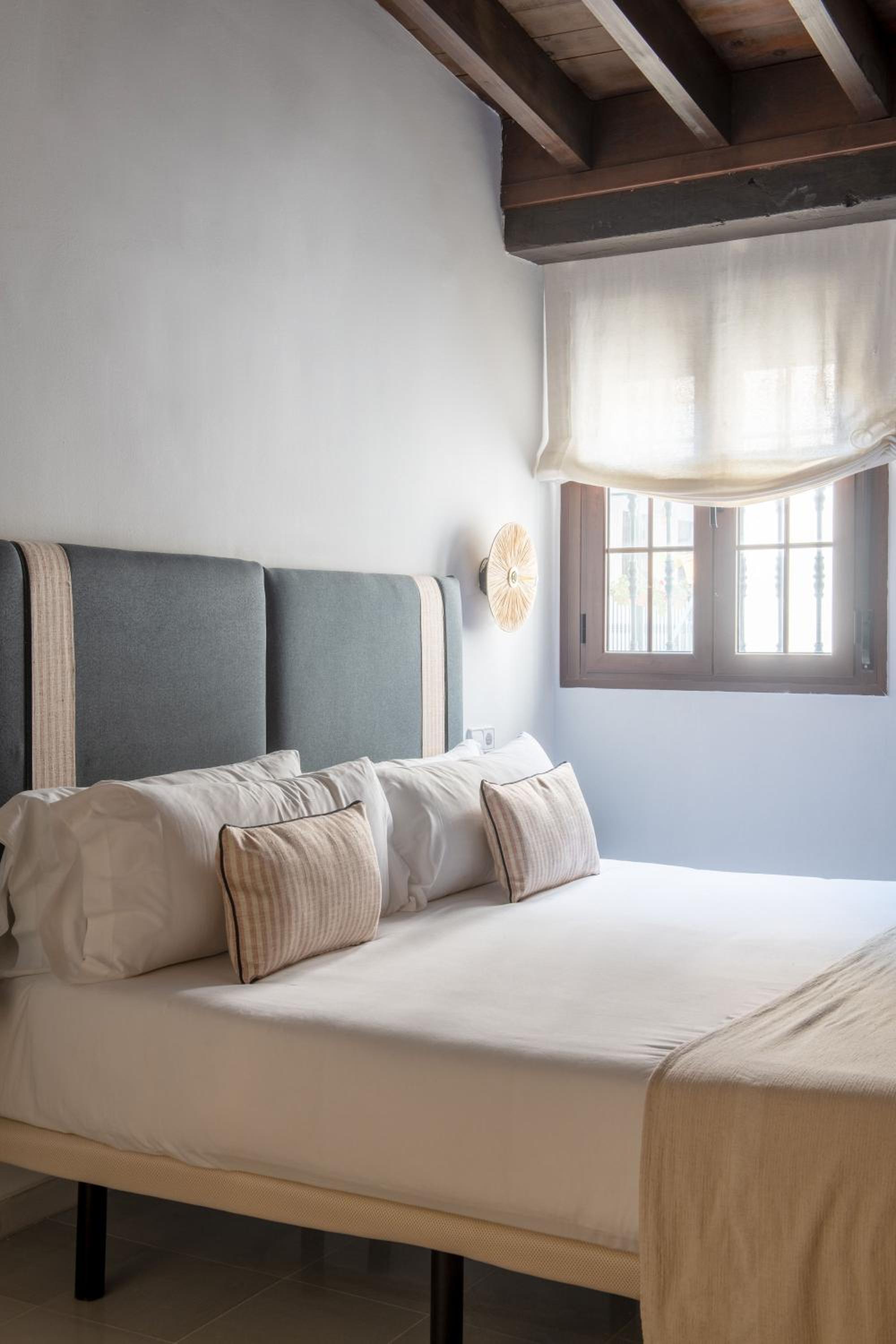 Triana Boutique Apartments by Hommyhome