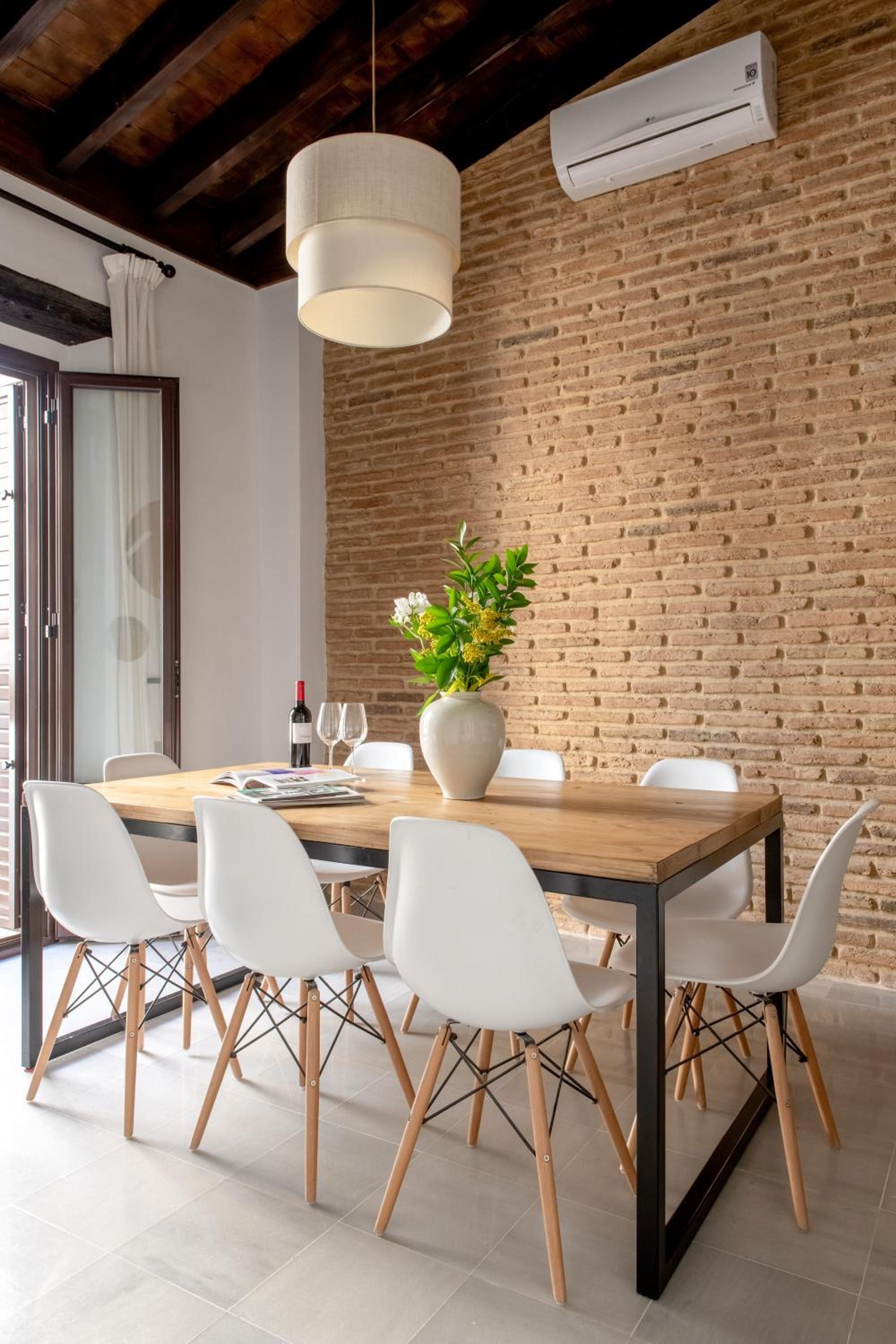 Triana Boutique Apartments by Hommyhome
