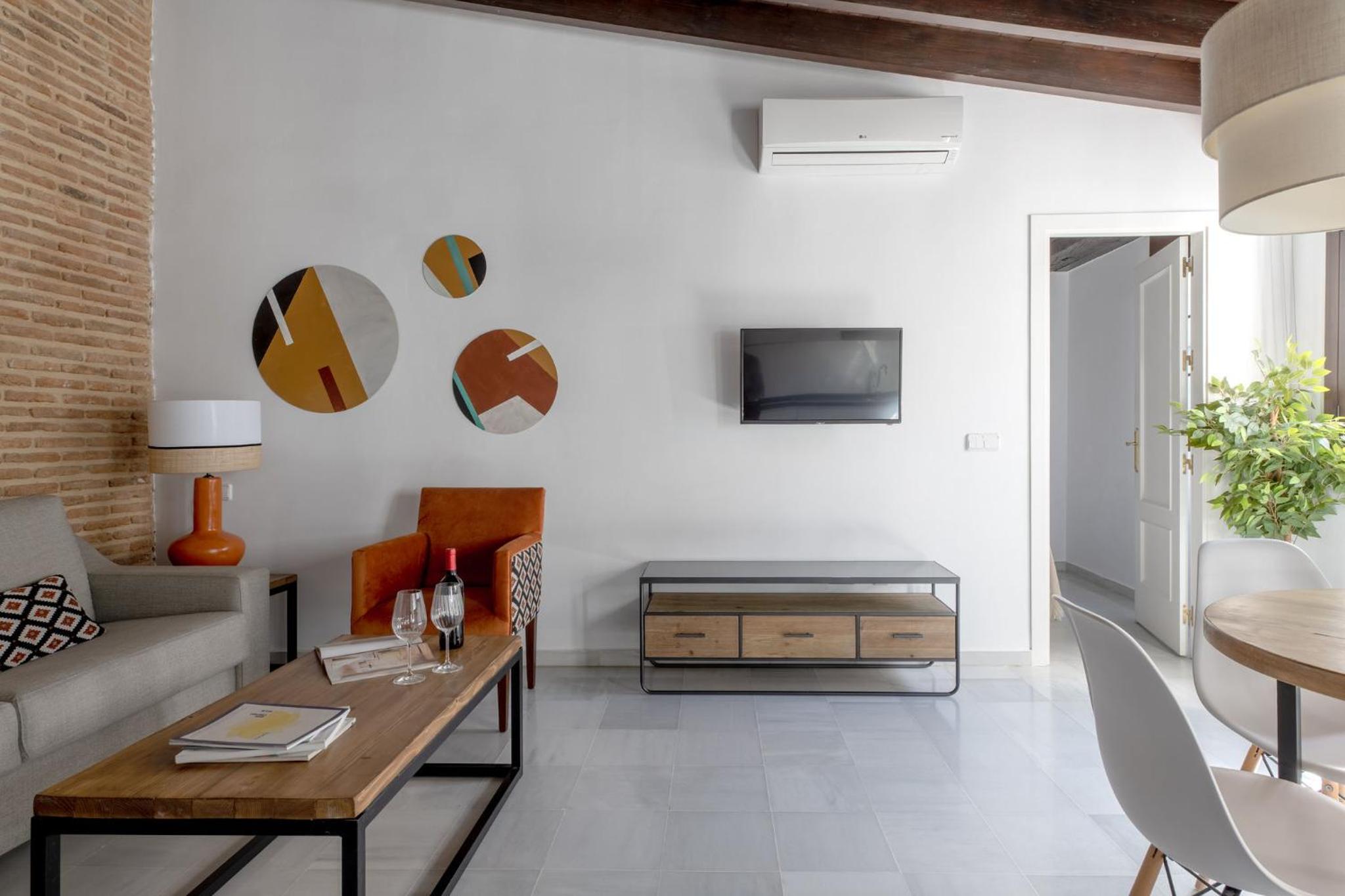 Triana Boutique Apartments by Hommyhome