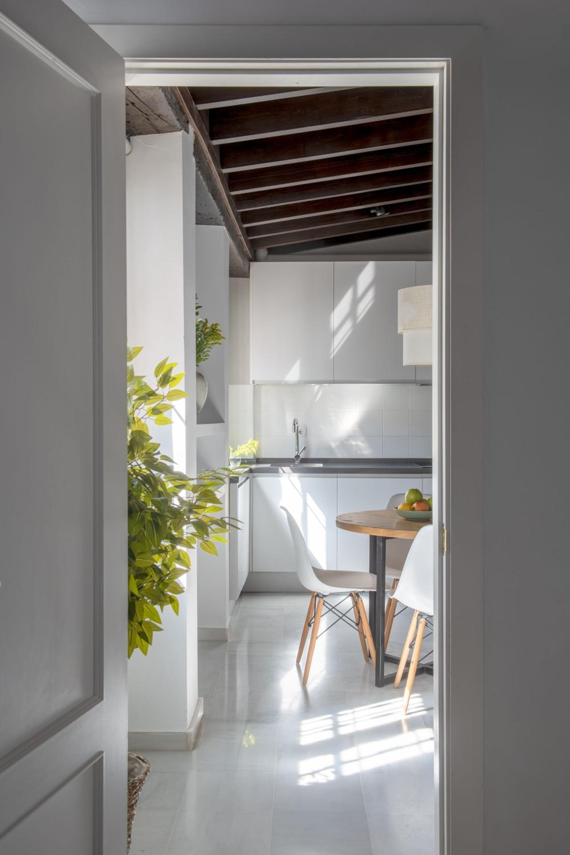 Triana Boutique Apartments by Hommyhome