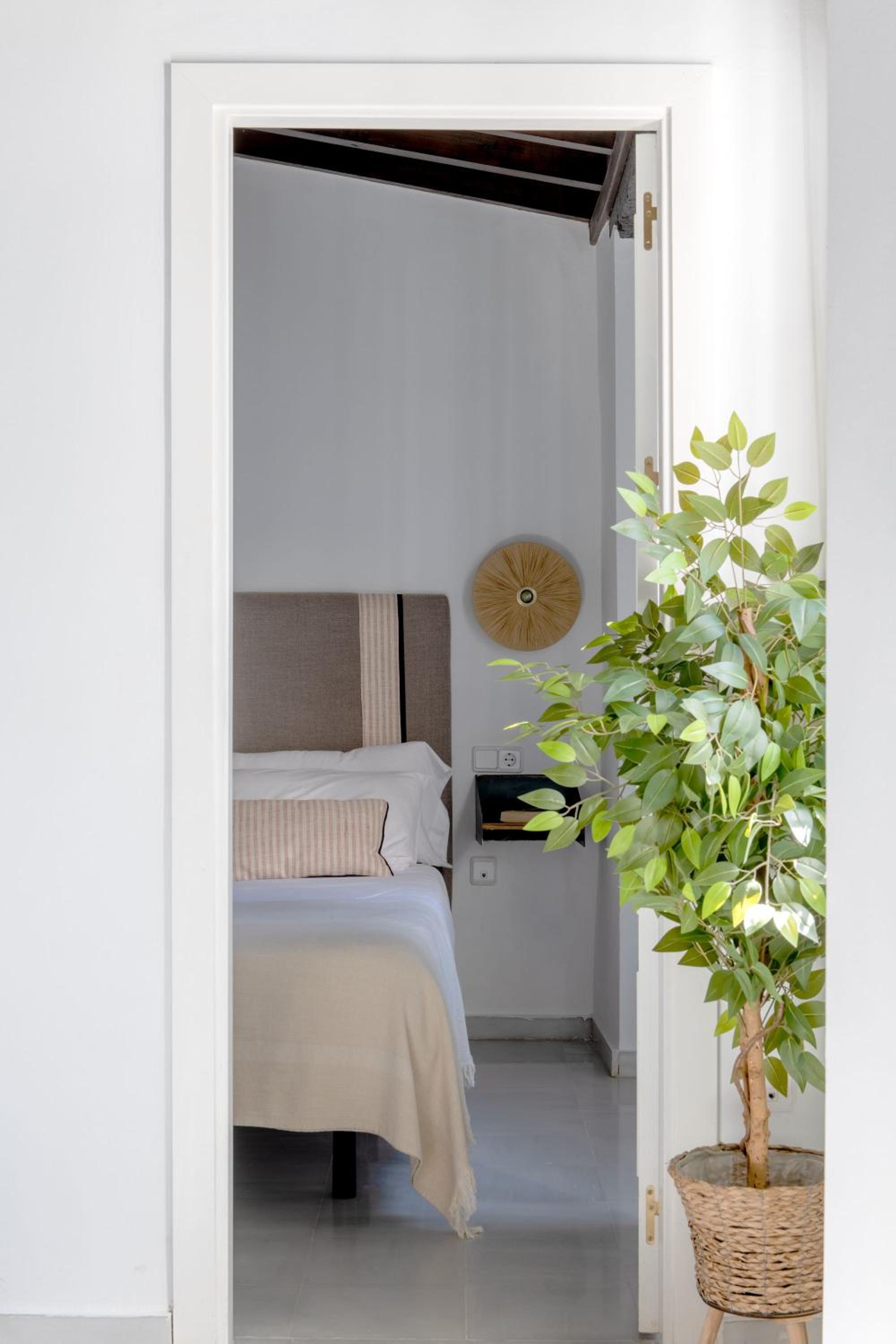 Triana Boutique Apartments by Hommyhome