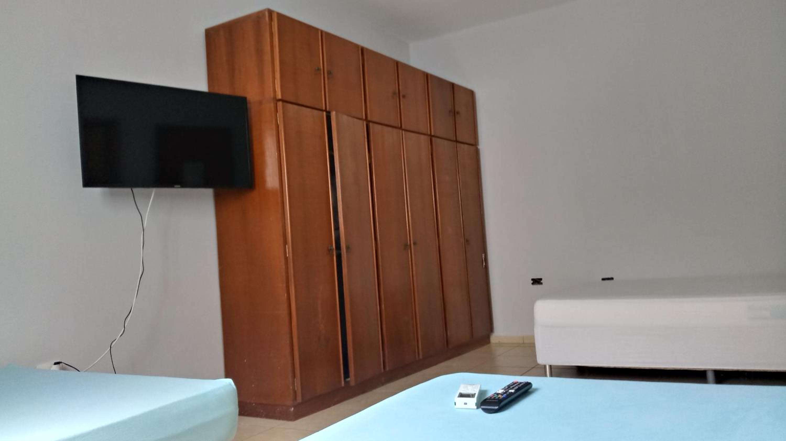 Sobrado Parque Mae Bonifacia 4 suites com ar e piscina