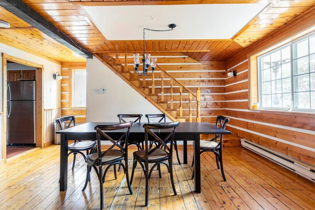 Country cottage on the banks of the Red River