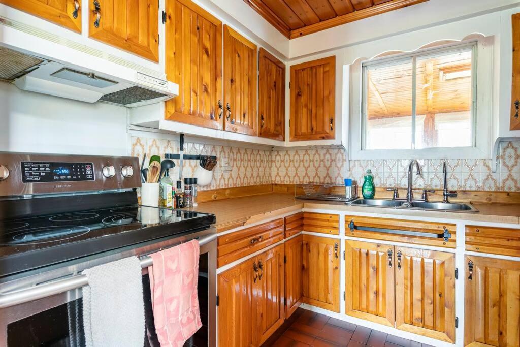 Country cottage on the banks of the Red River